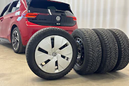 punainen Volkswagen ID.3 2023 kuva 16.