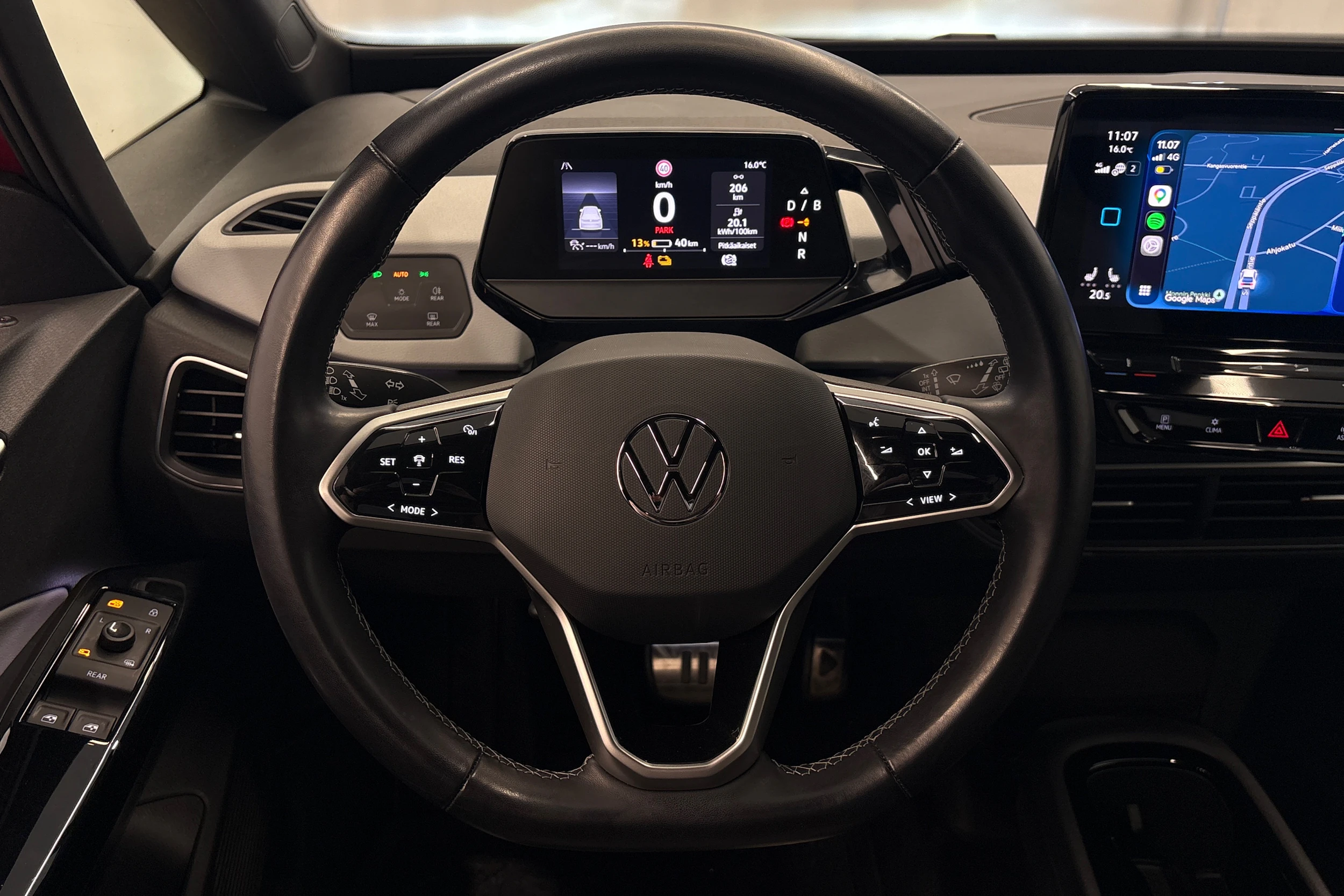 punainen Volkswagen ID.3 2023 kuva 17.