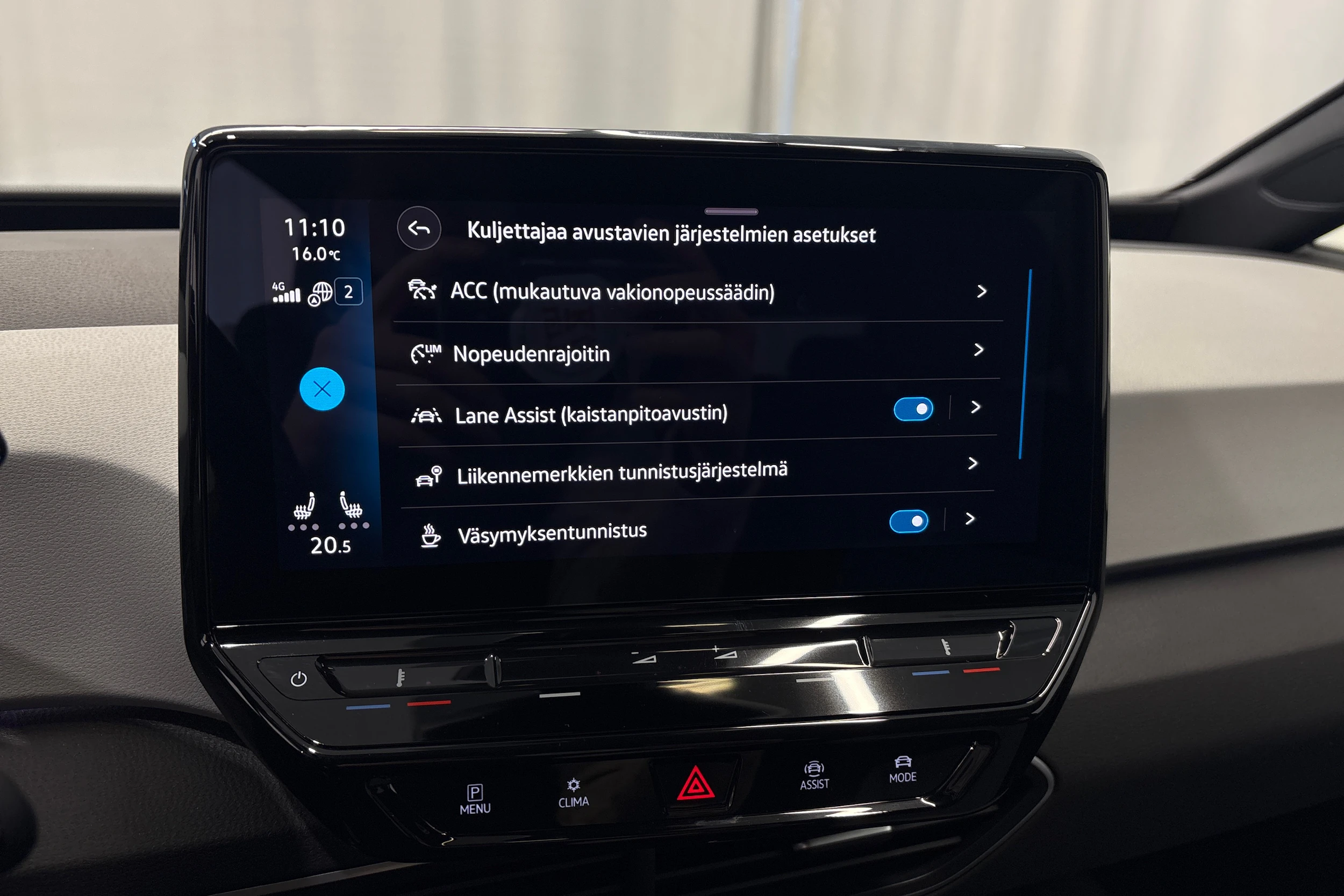 punainen Volkswagen ID.3 2023 kuva 24.