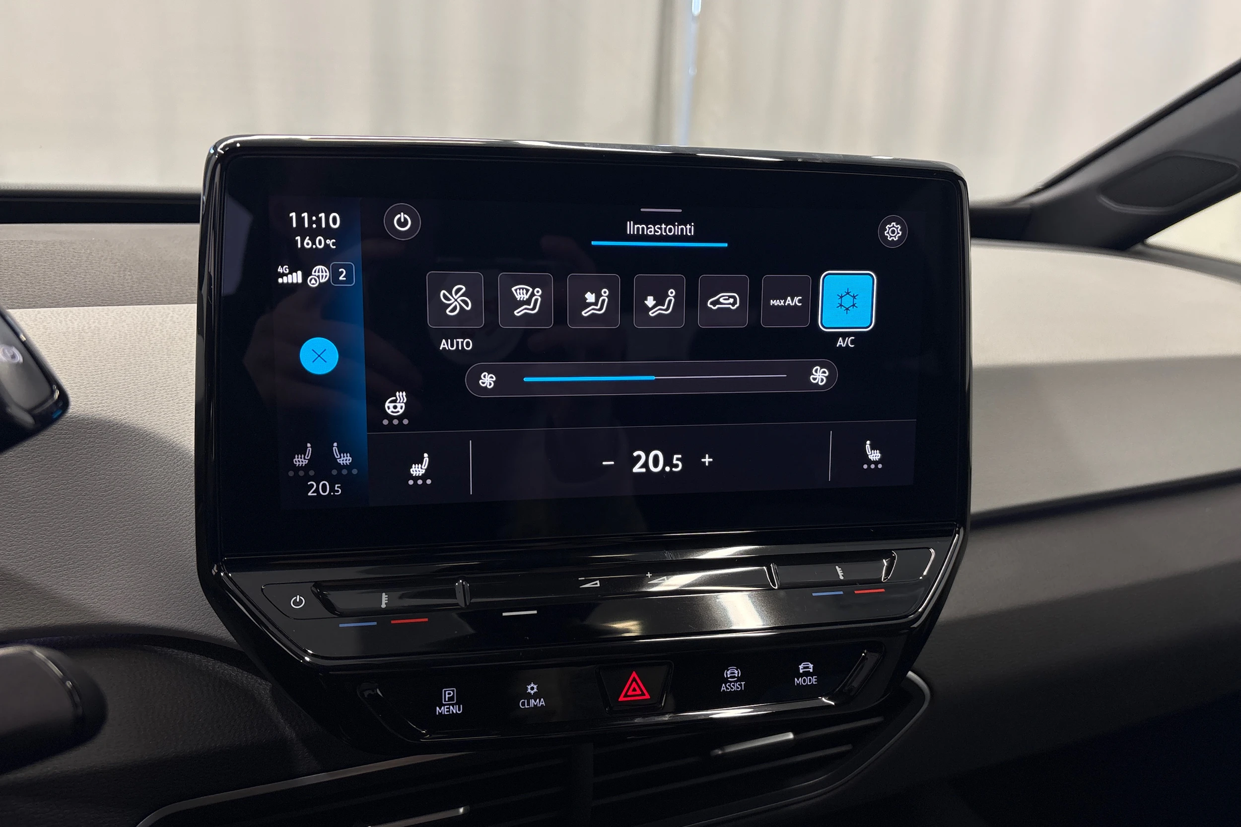 punainen Volkswagen ID.3 2023 kuva 25.