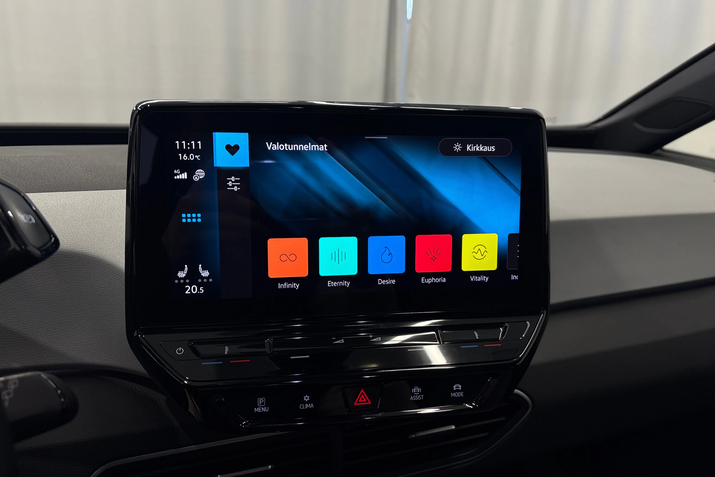 punainen Volkswagen ID.3 2023 kuva 28.