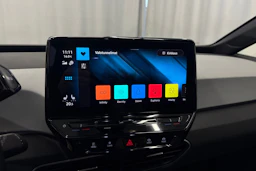 punainen Volkswagen ID.3 2023 kuva 28.