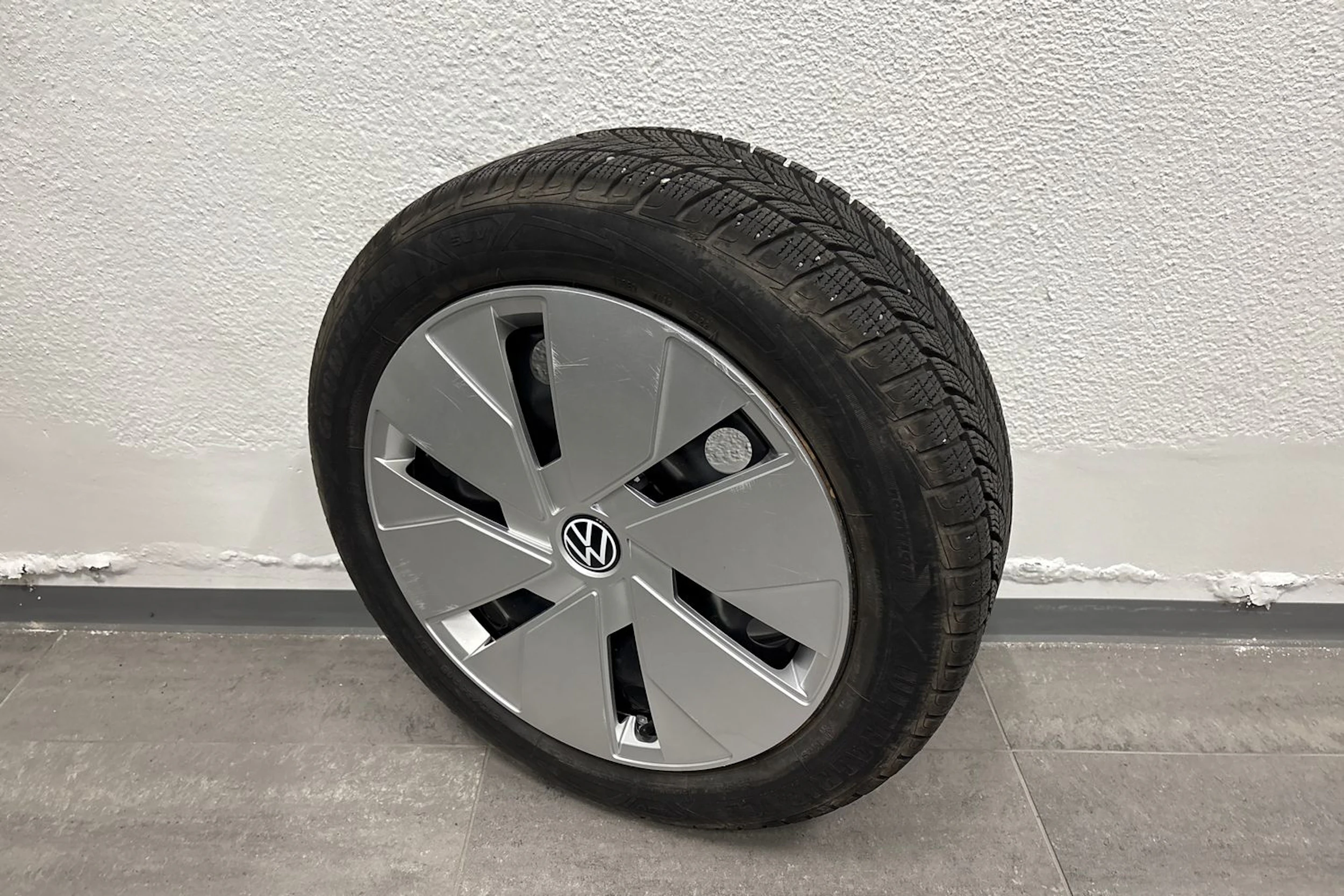 harmaa Volkswagen ID.3 2023 kuva 10.