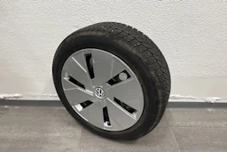 harmaa Volkswagen ID.3 2023 kuva 10.