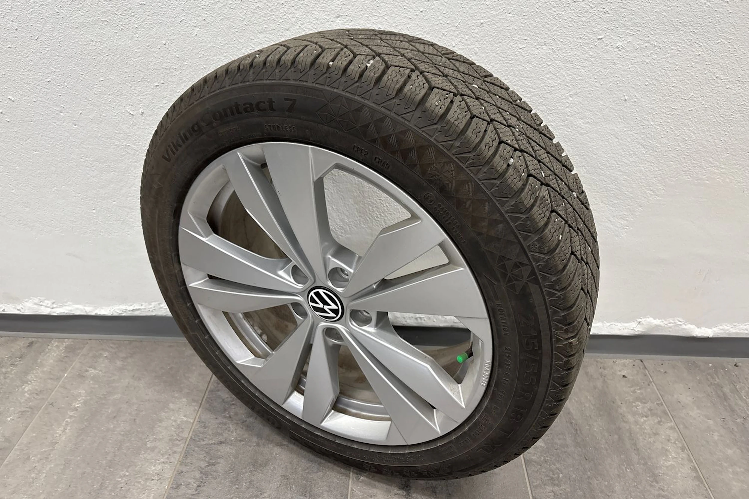 harmaa Volkswagen ID.3 2023 kuva 10.
