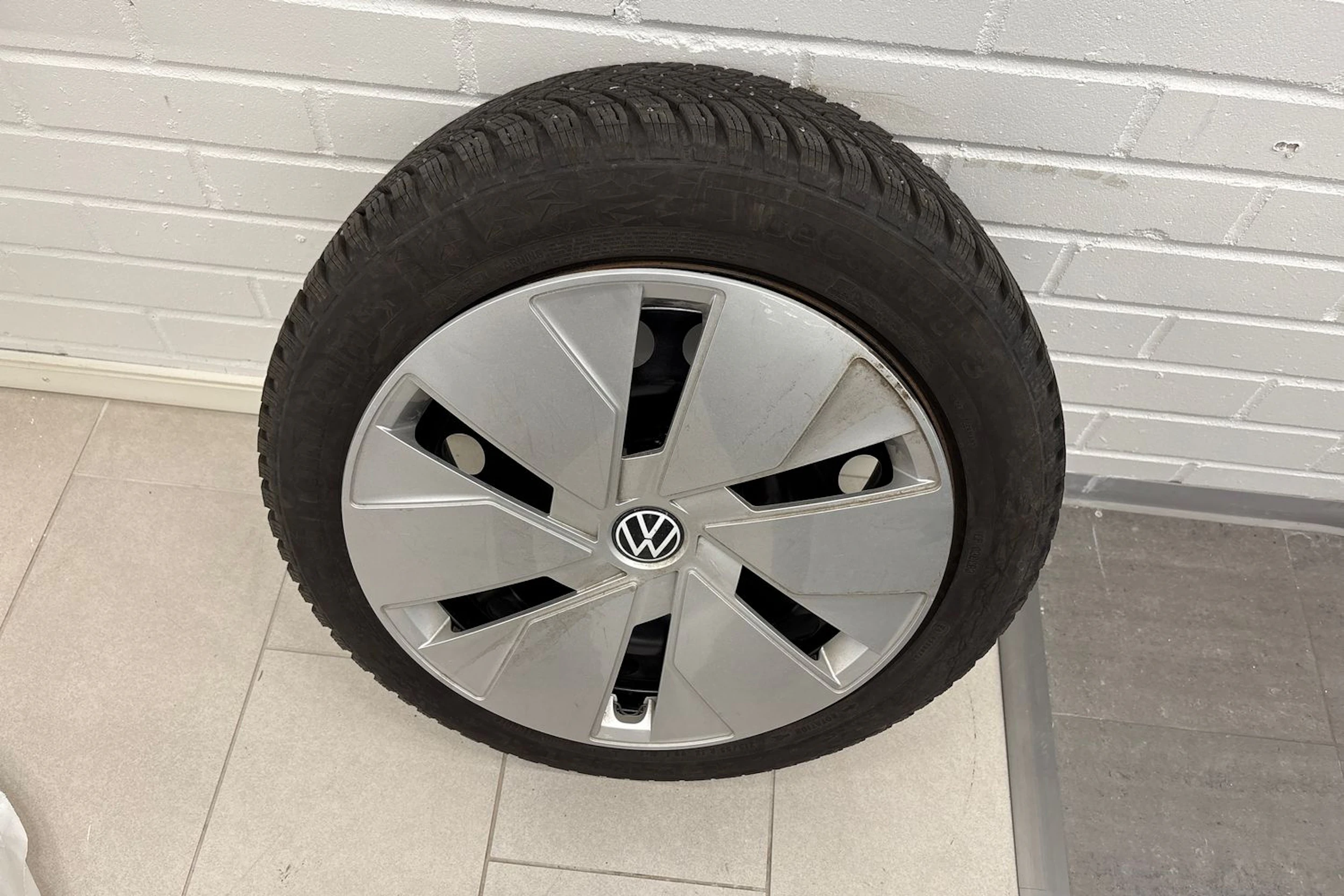harmaa Volkswagen ID.3 2023 kuva 10.