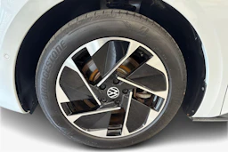 valkoinen Volkswagen ID.3 2023 kuva 9.