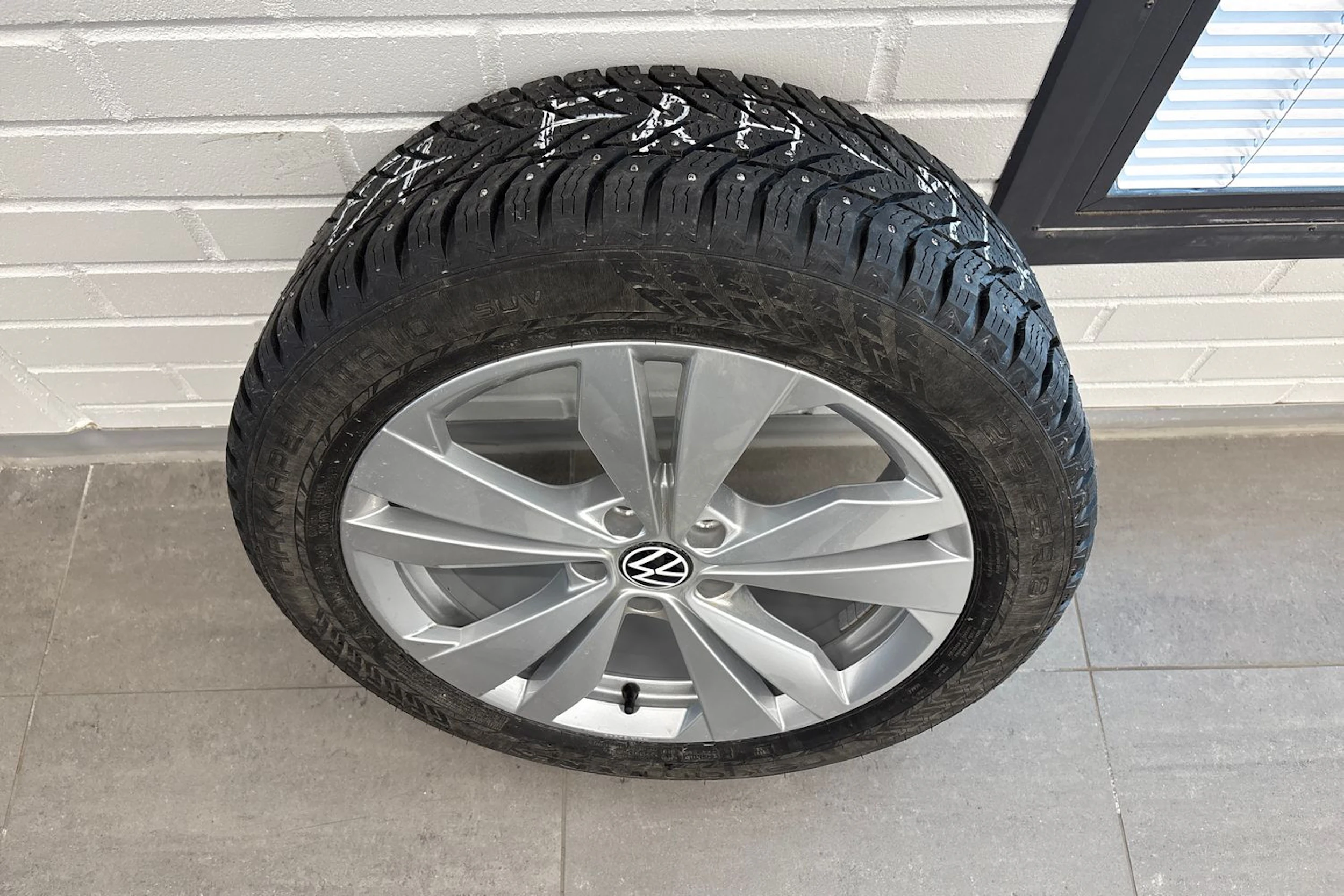 valkoinen Volkswagen ID.3 2023 kuva 10.