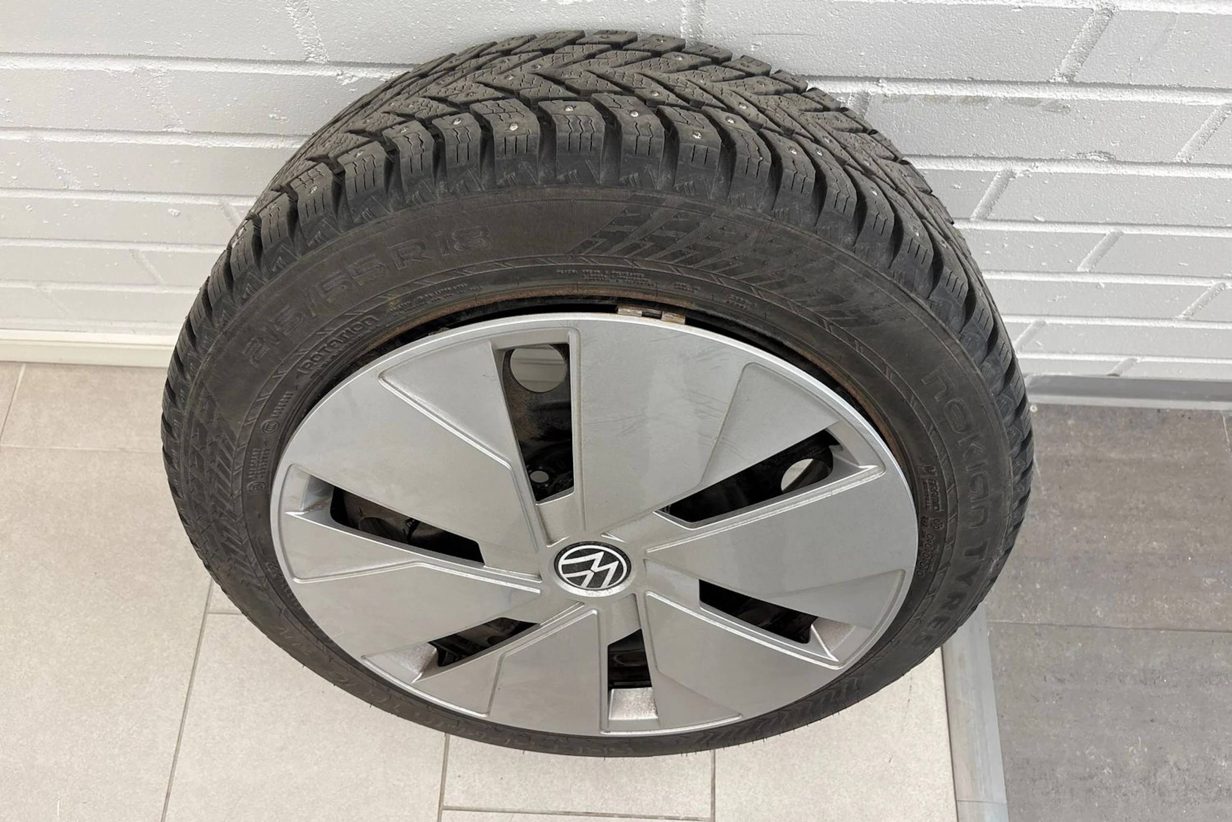 harmaa Volkswagen ID.3 2023 kuva 10.