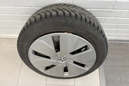 harmaa Volkswagen ID.3 2023 kuva 10.
