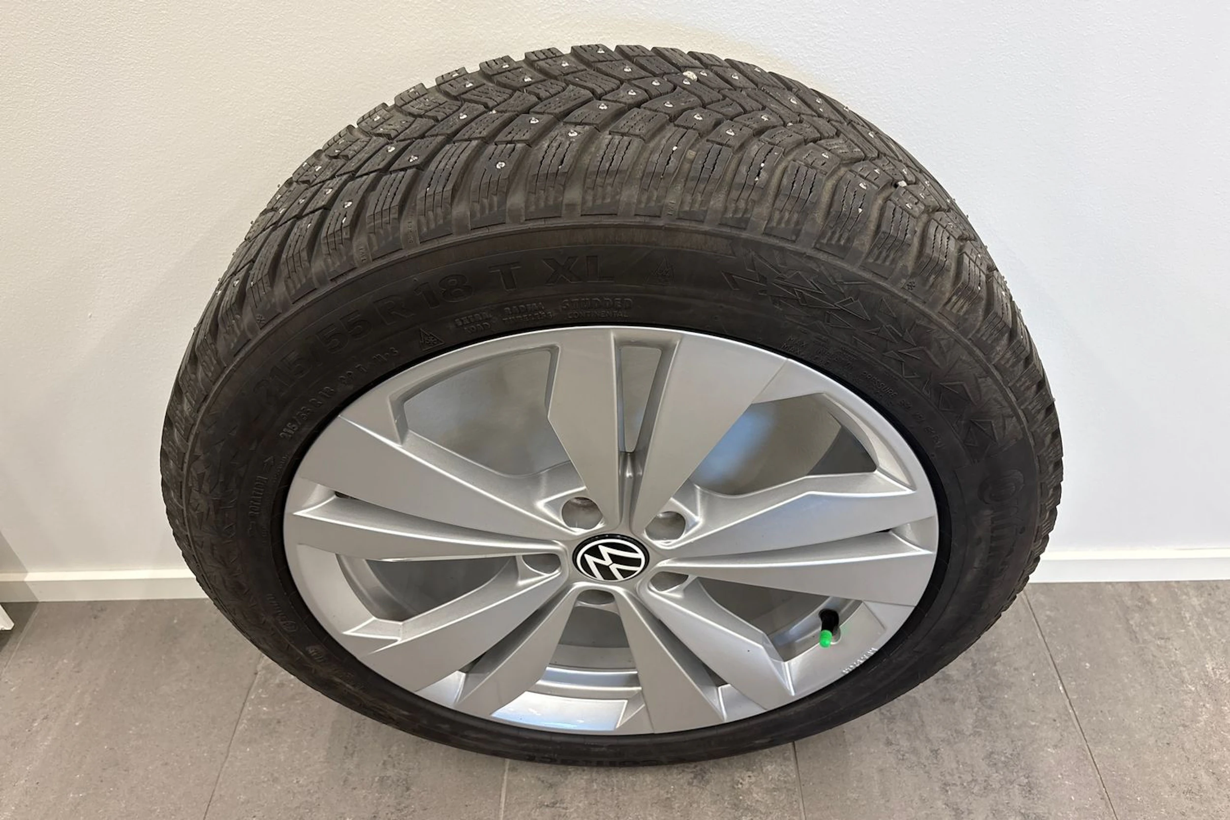 punainen Volkswagen ID.3 2023 kuva 10.