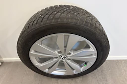 punainen Volkswagen ID.3 2023 kuva 10.