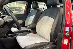 punainen Volkswagen ID.3 2023 kuva 11.