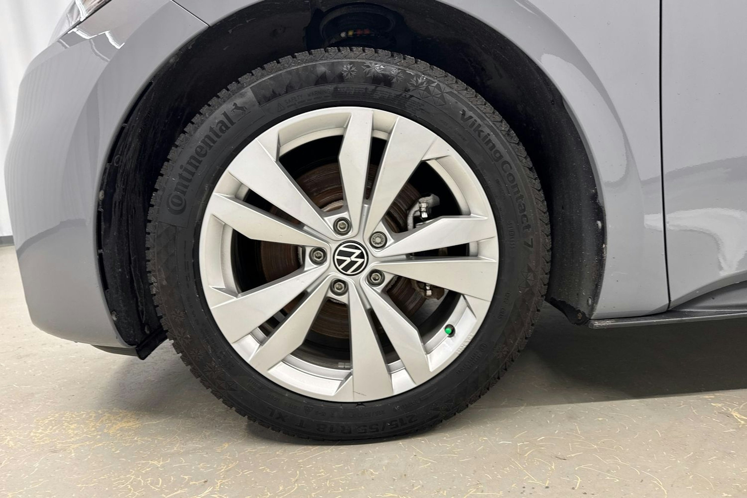 harmaa Volkswagen ID.3 2023 kuva 13.