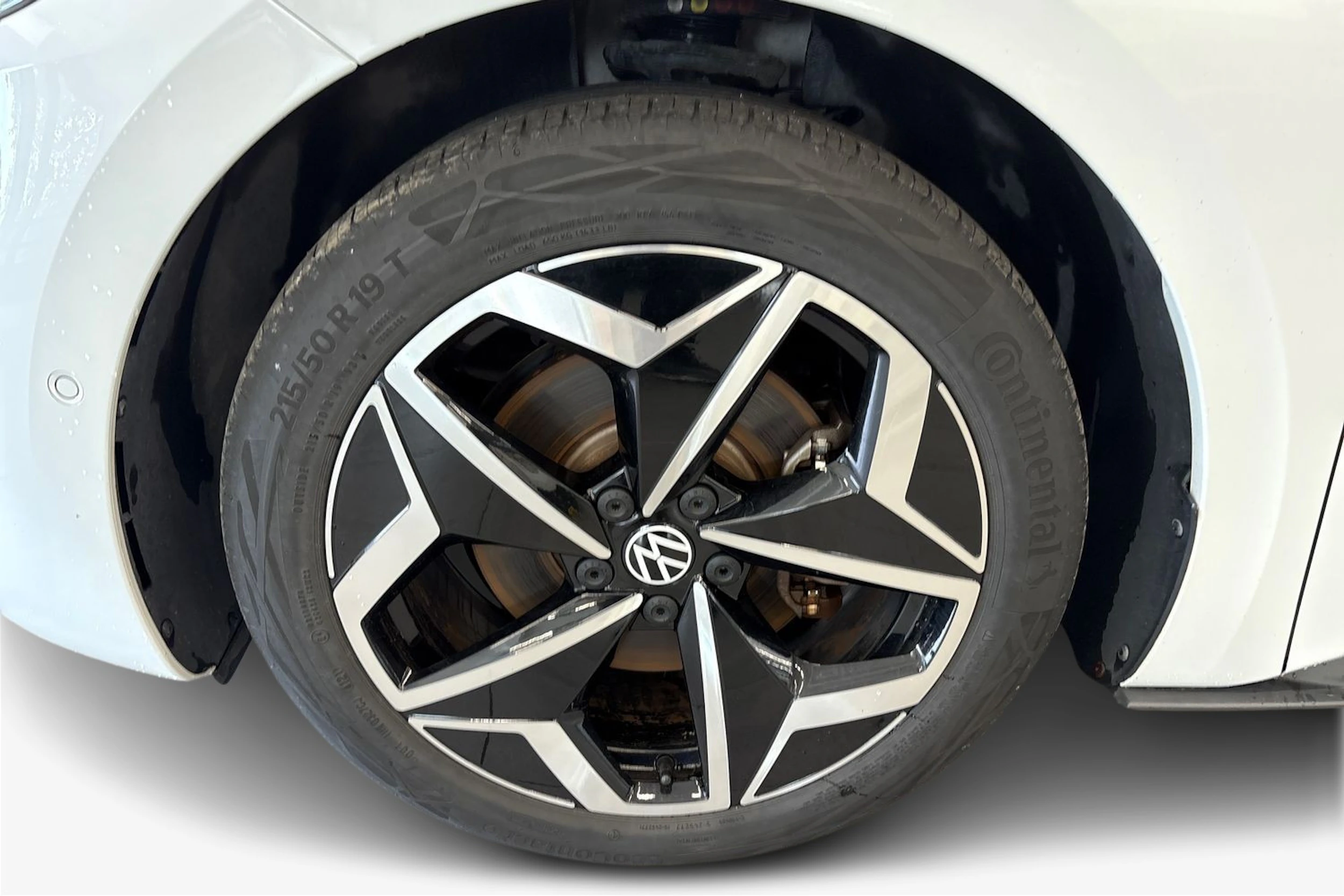 valkoinen Volkswagen ID.3 2023 kuva 9.