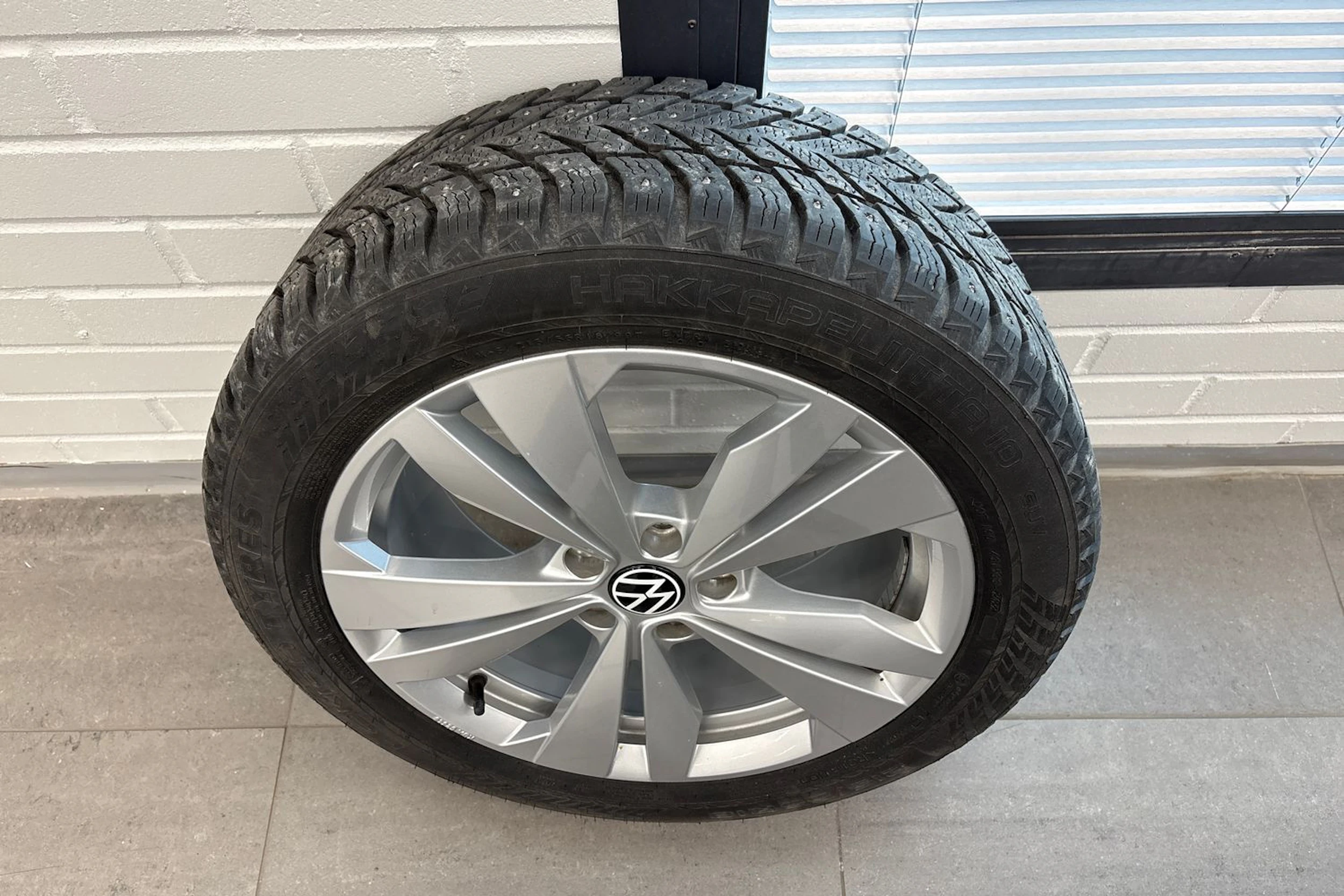 valkoinen Volkswagen ID.3 2023 kuva 10.