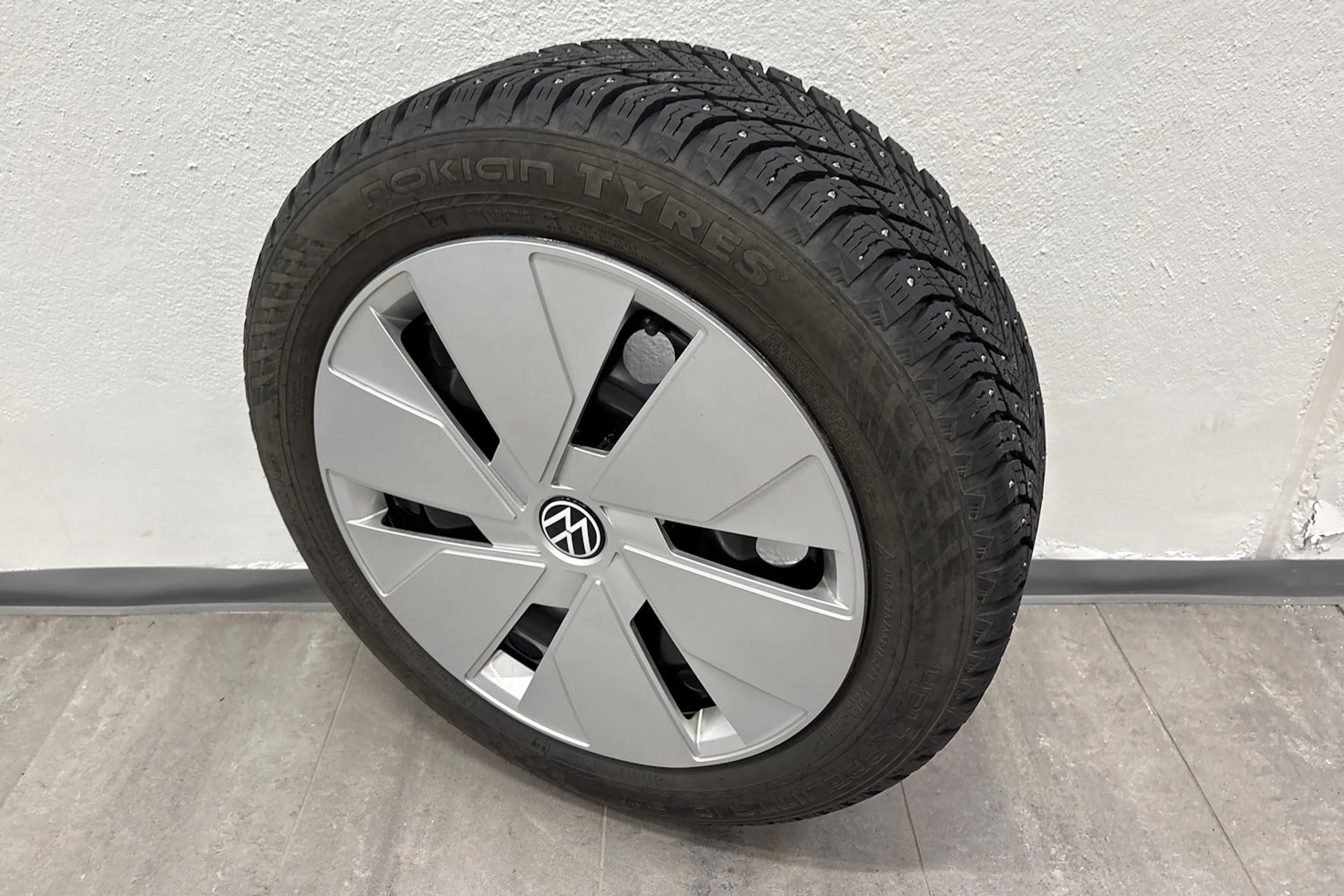 harmaa Volkswagen ID.3 2023 kuva 10.