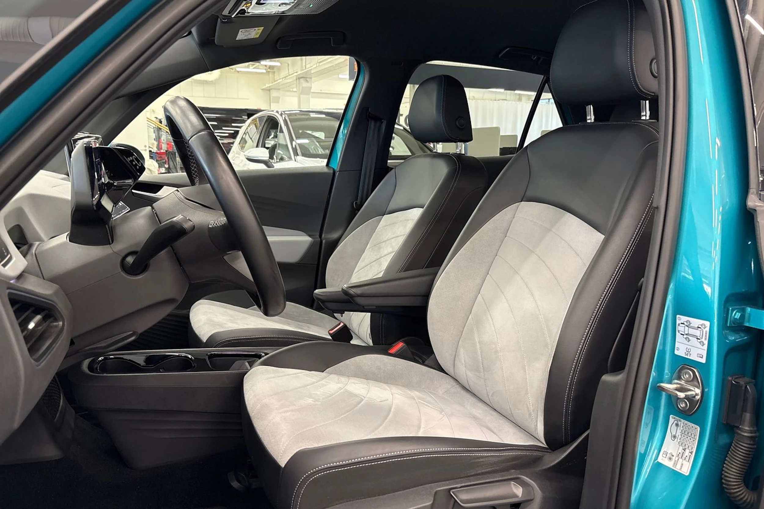 sininen Volkswagen ID.3 2023 kuva 11.