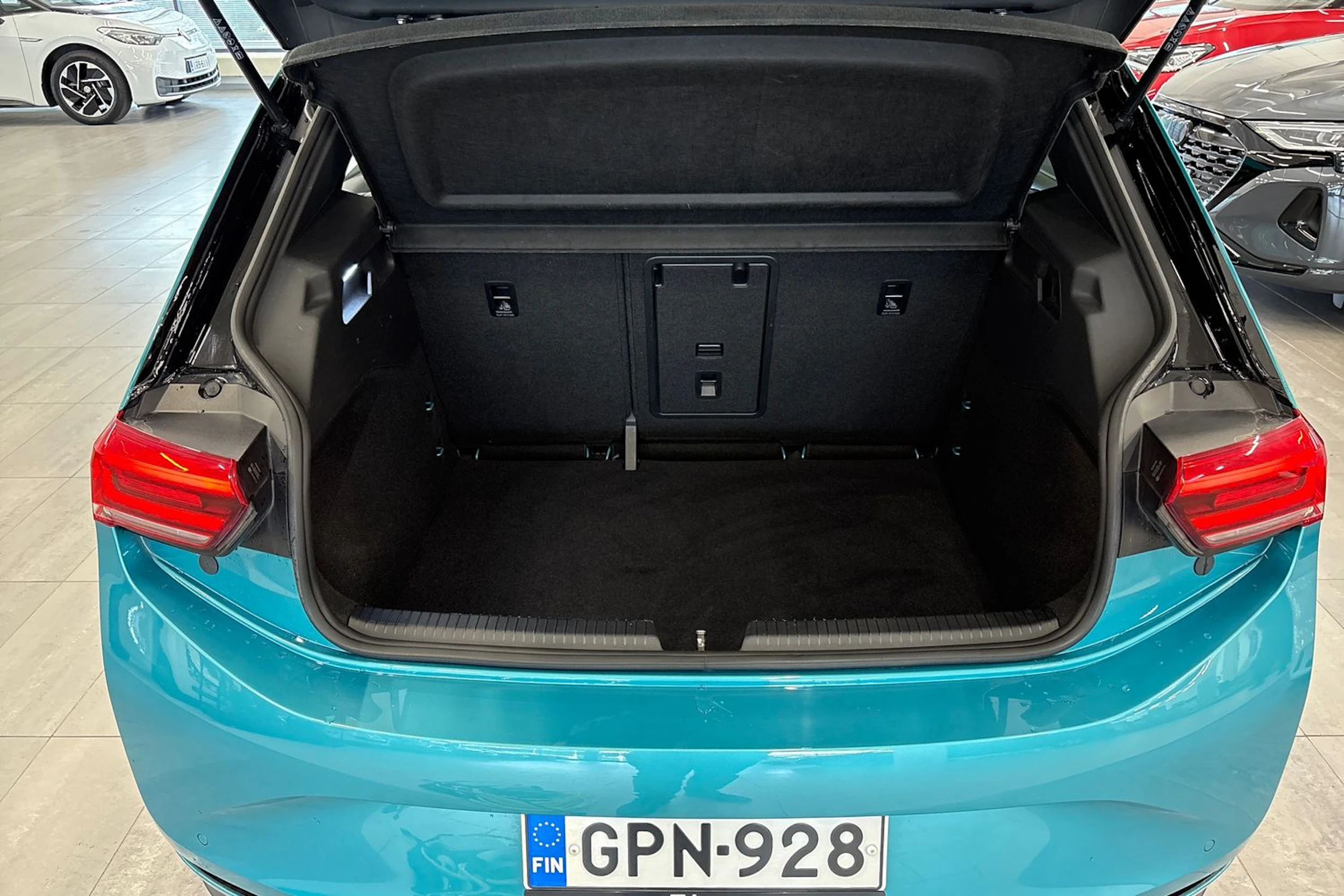 sininen Volkswagen ID.3 2023 kuva 15.