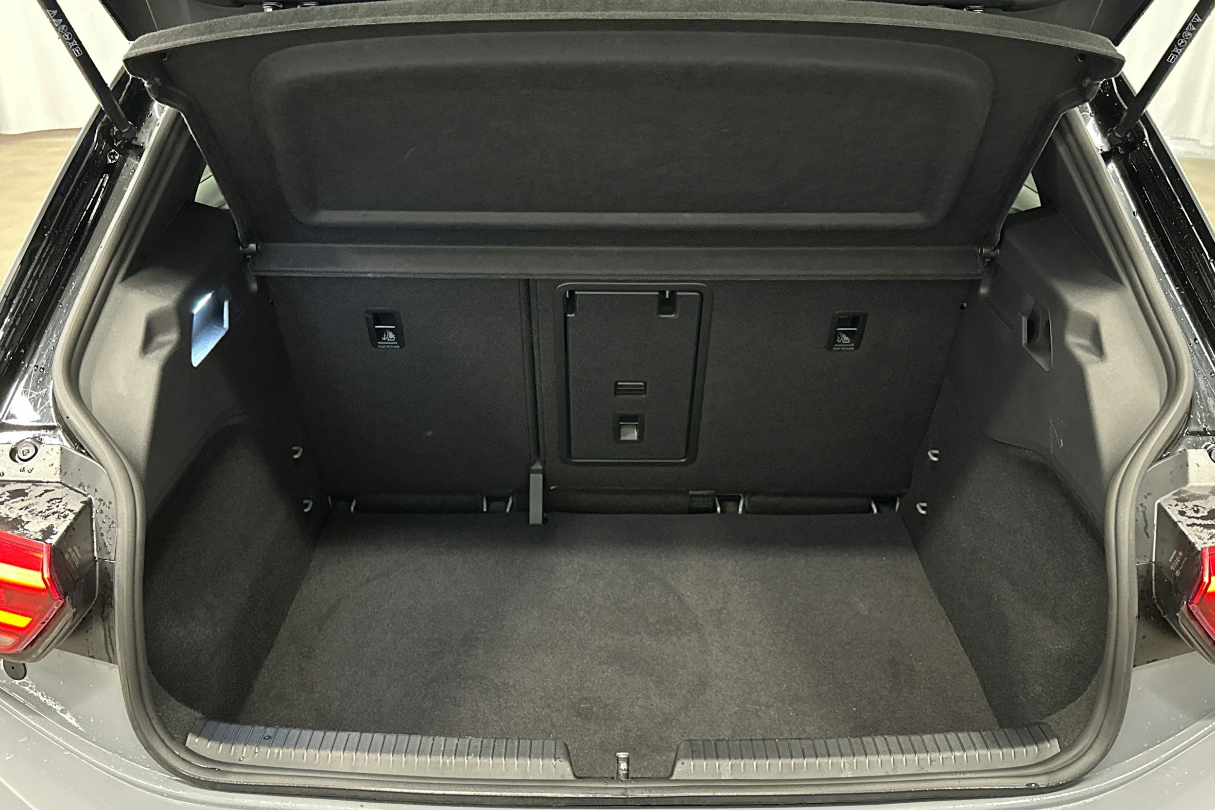 harmaa Volkswagen ID.3 2023 kuva 28.