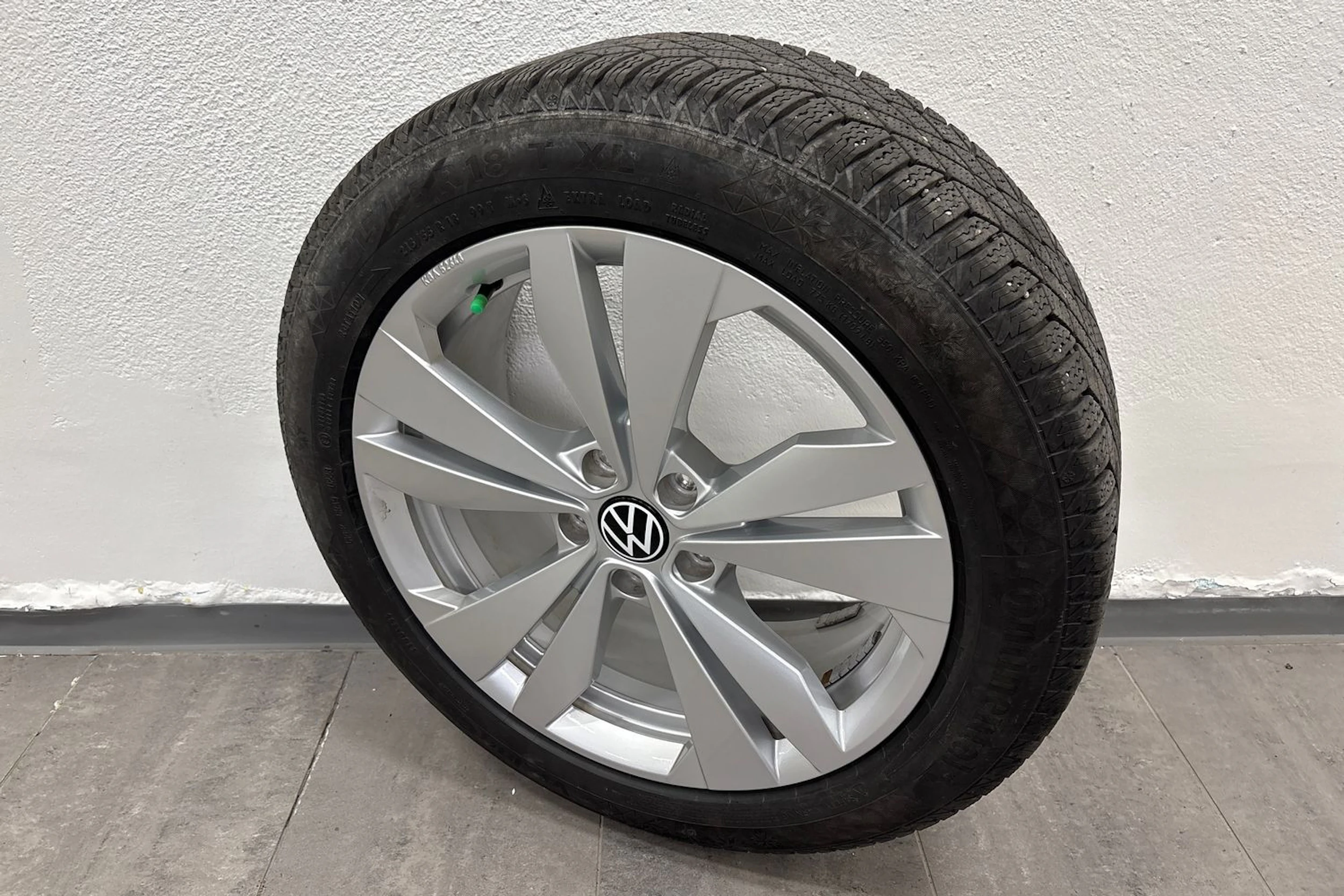sininen Volkswagen ID.3 2023 kuva 13.