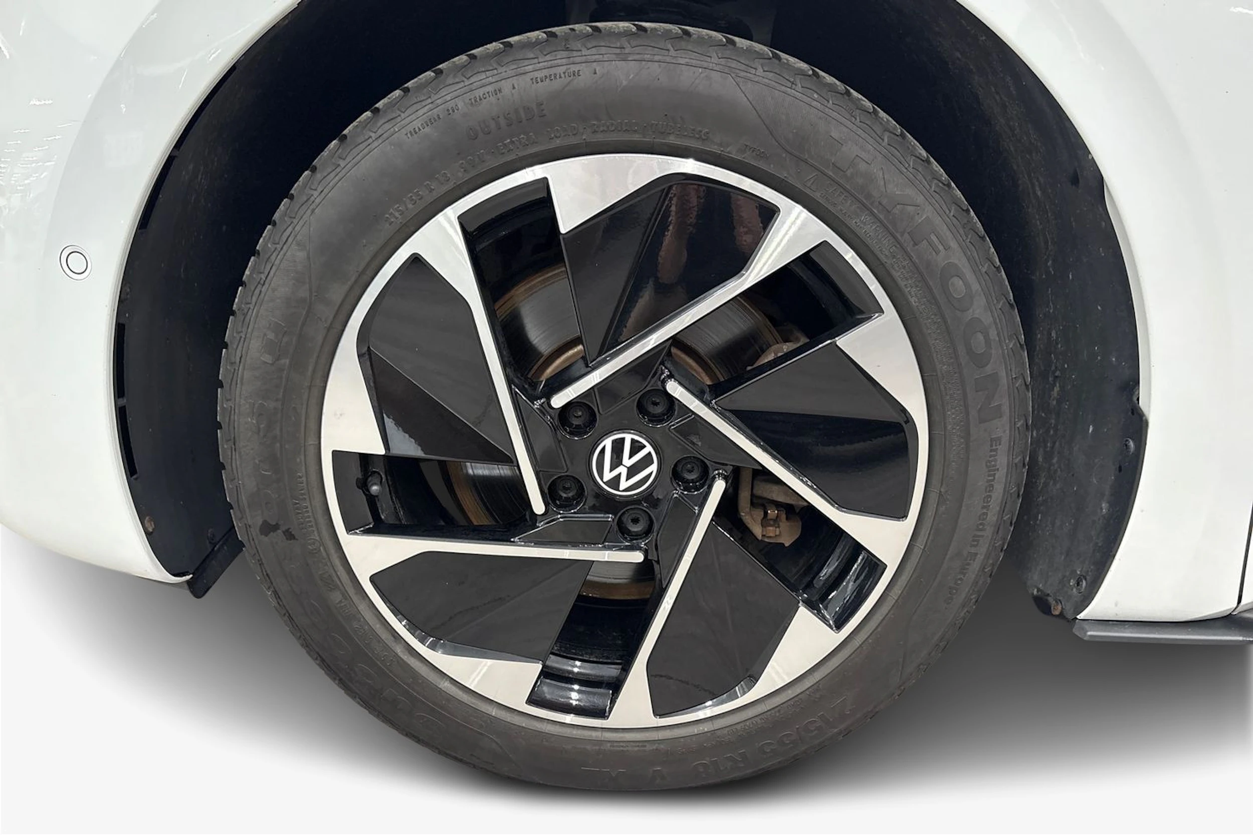 valkoinen Volkswagen ID.3 2023 kuva 9.