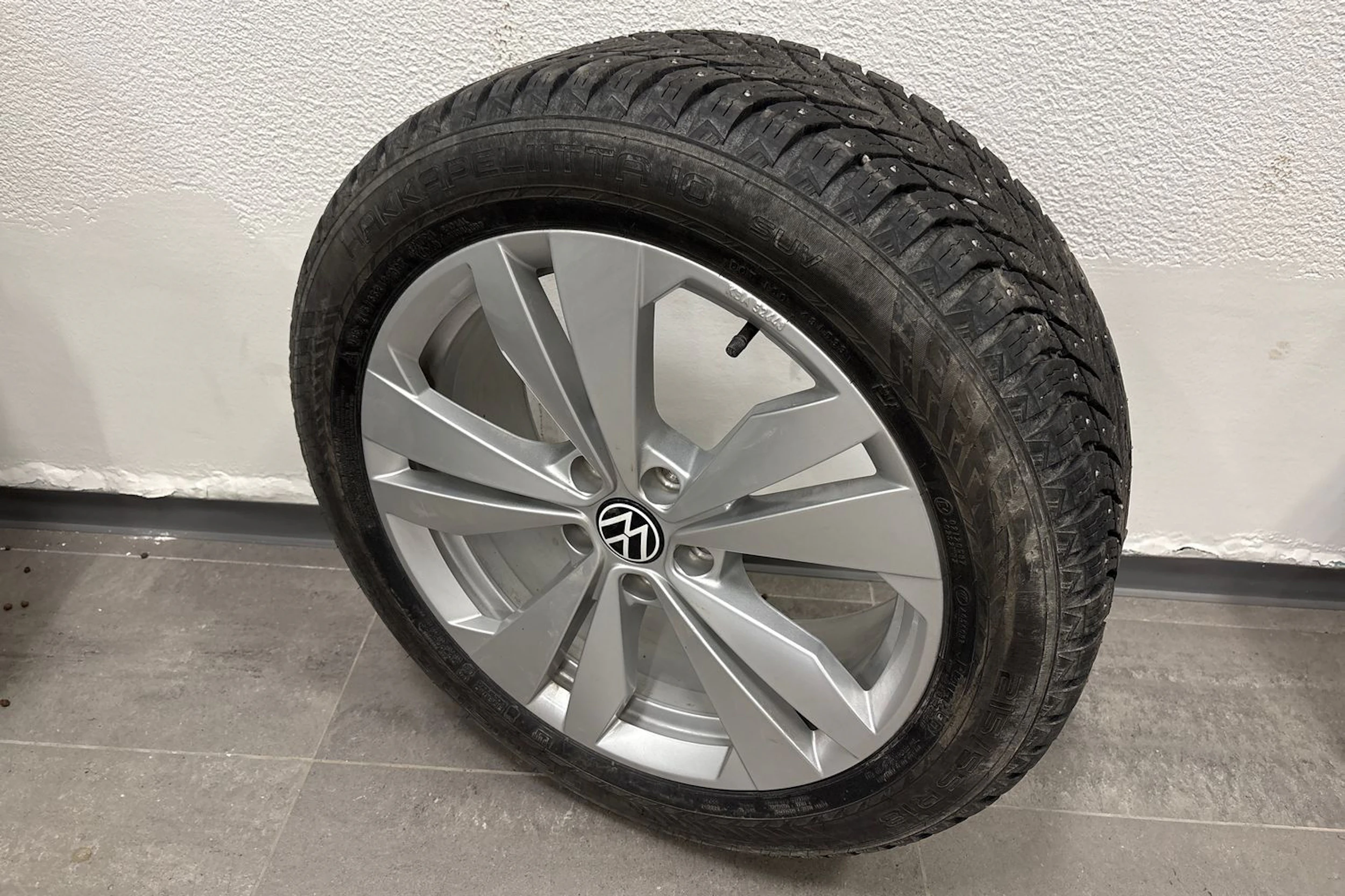 valkoinen Volkswagen ID.3 2023 kuva 10.
