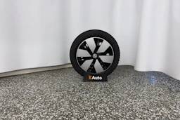 valkoinen Volkswagen ID.3 2023 kuva 13.
