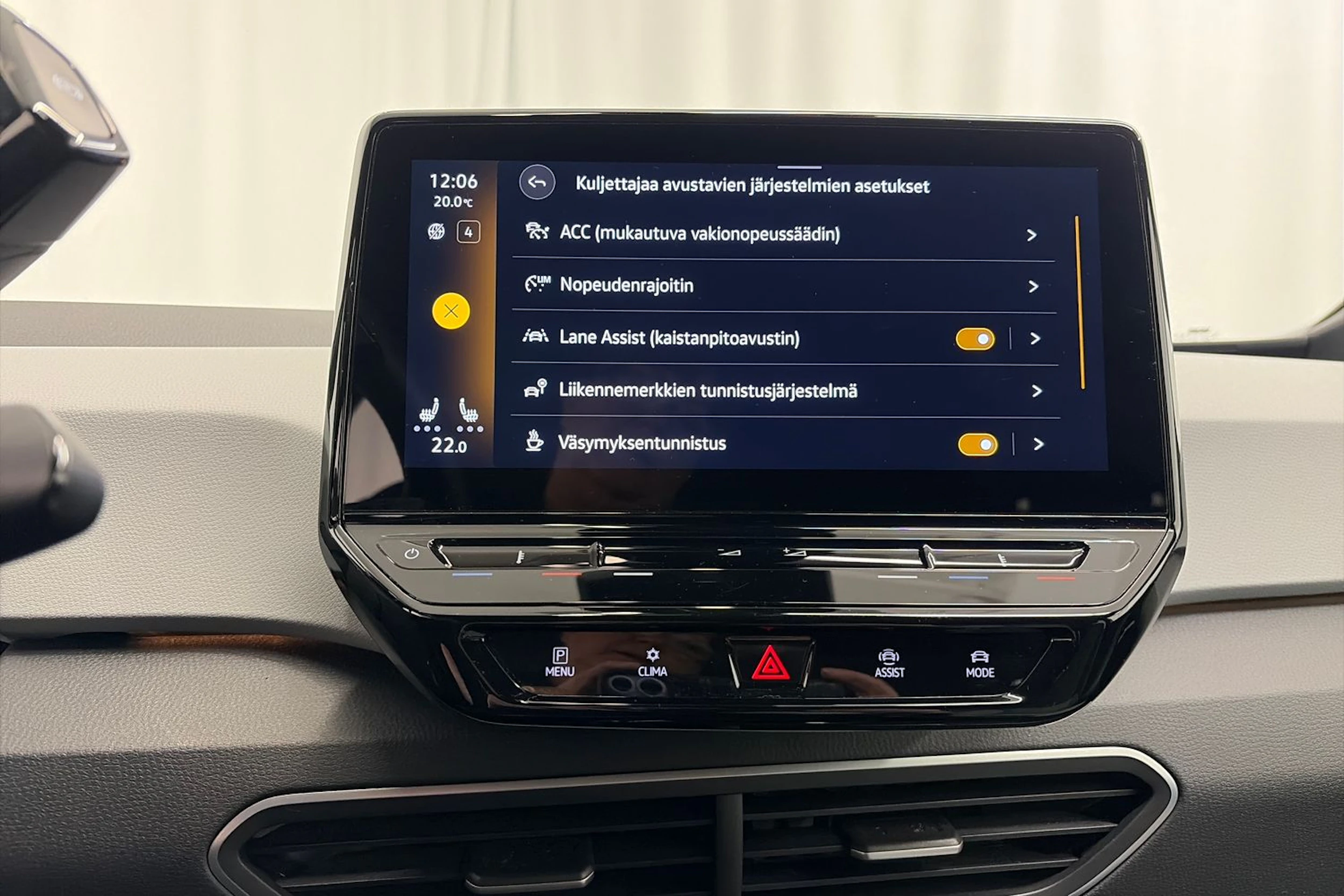 valkoinen Volkswagen ID.3 2023 kuva 23.