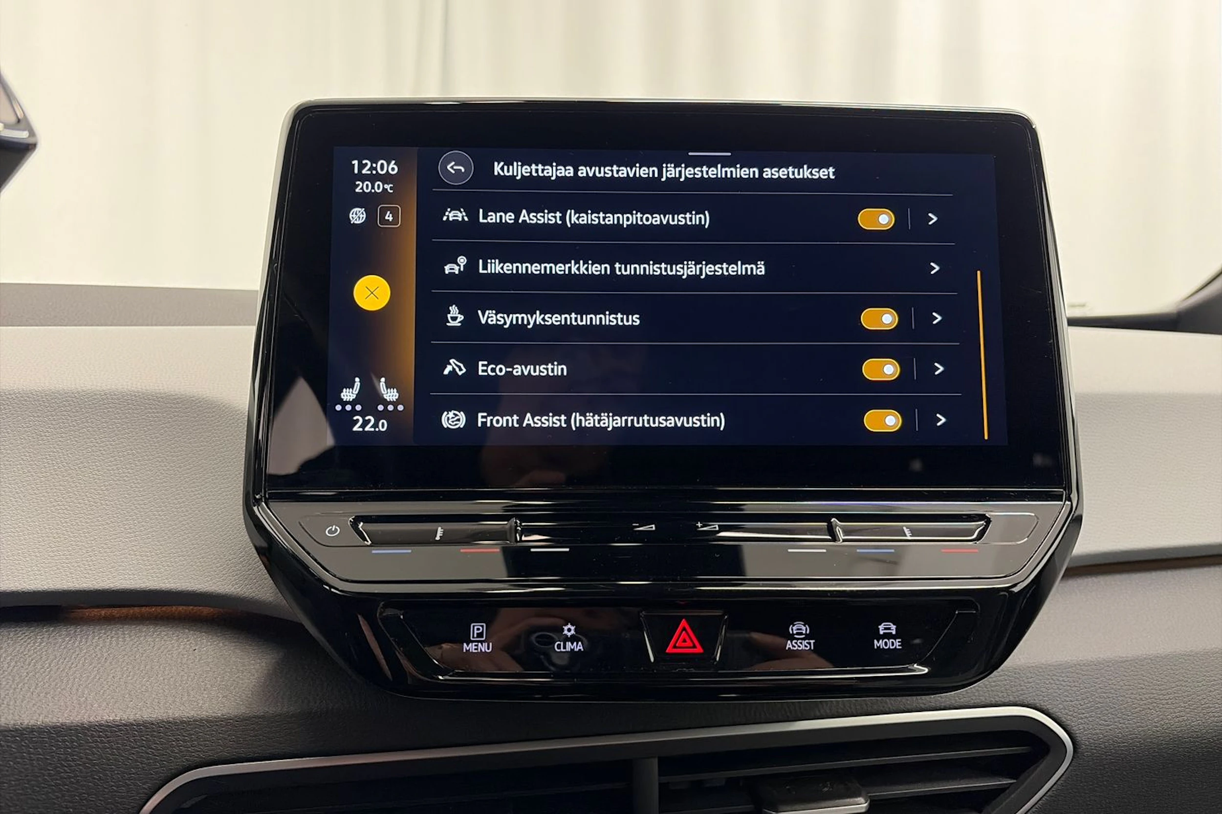 valkoinen Volkswagen ID.3 2023 kuva 24.
