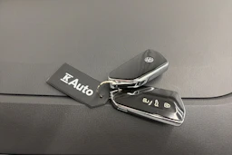 valkoinen Volkswagen ID.3 2023 kuva 28.