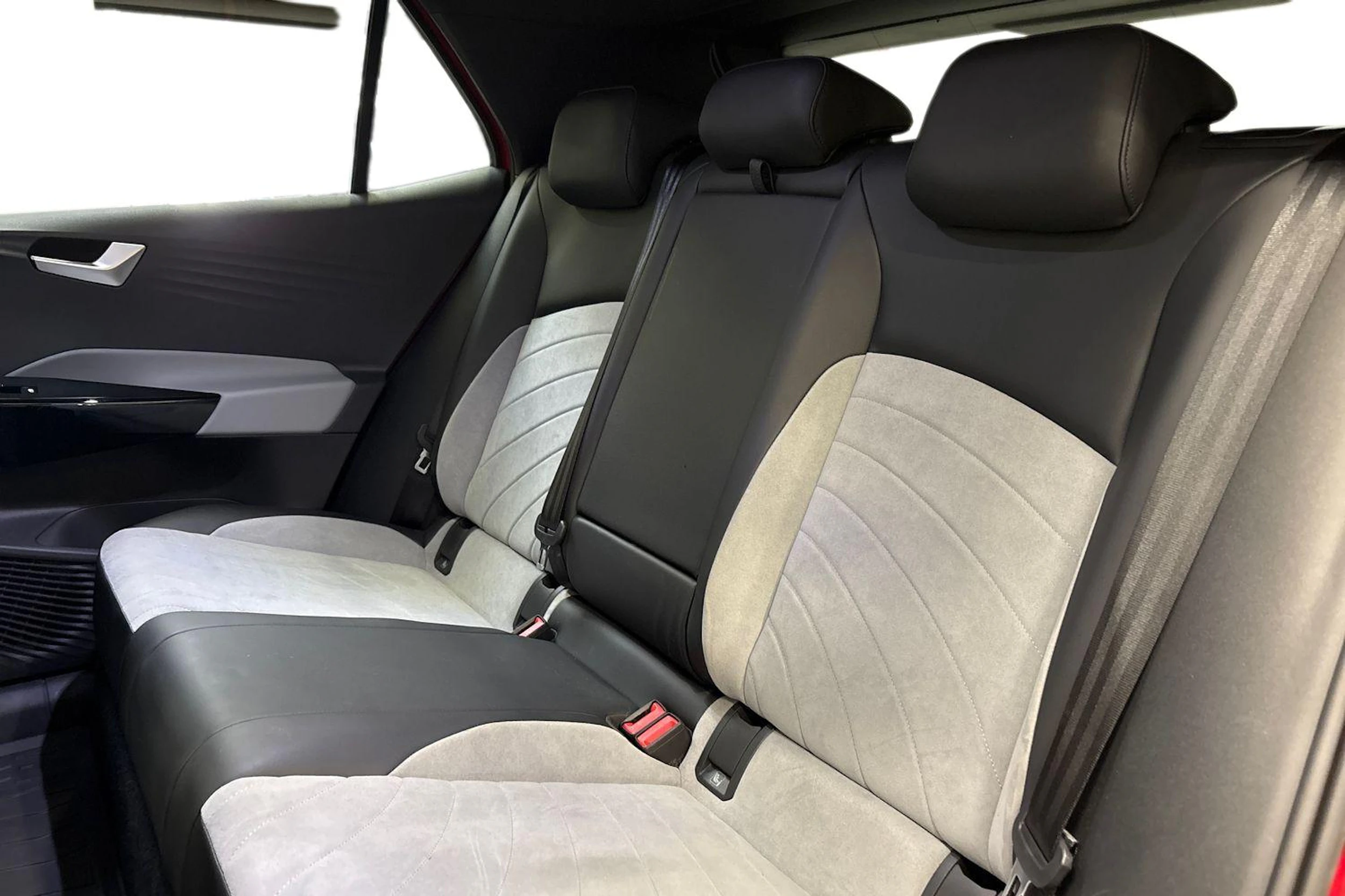 punainen Volkswagen ID.3 2023 kuva 8.