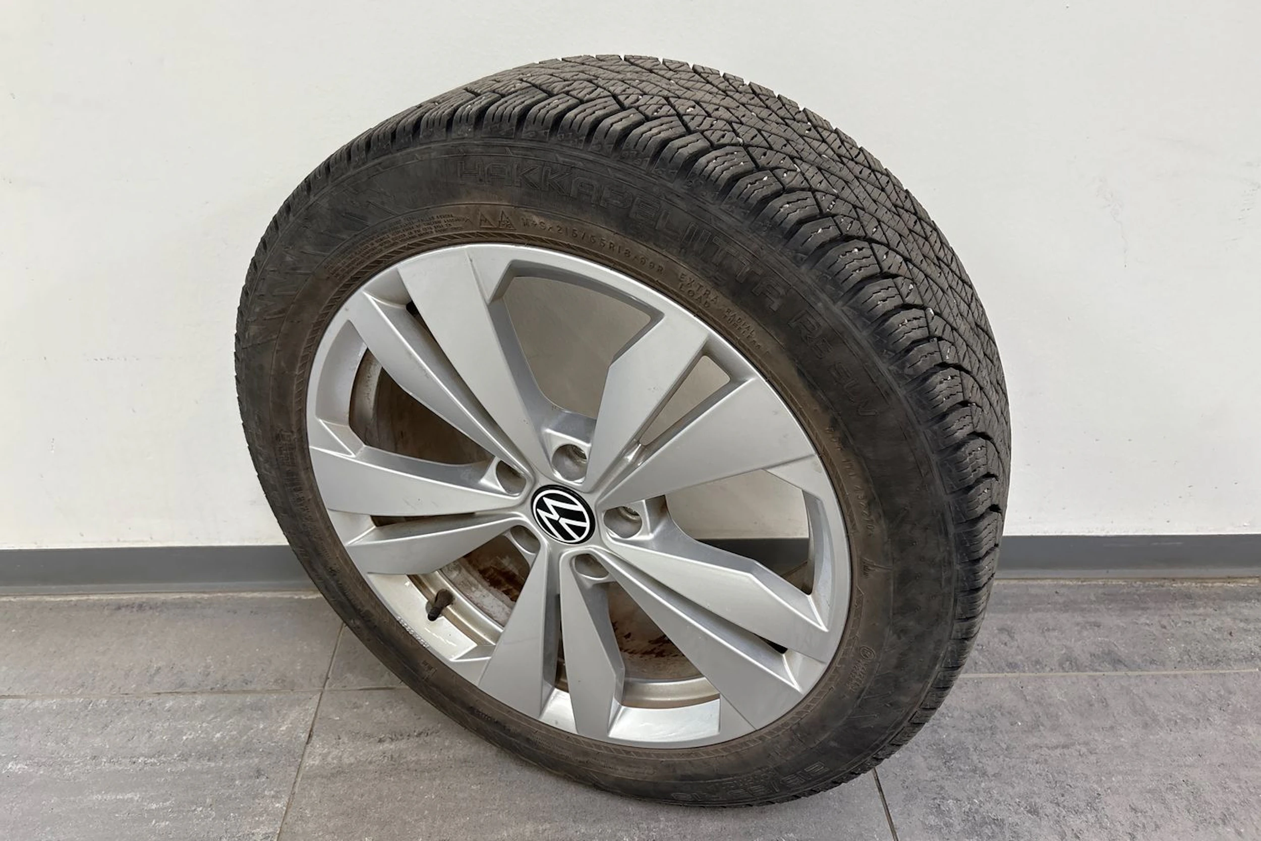 harmaa Volkswagen ID.3 2023 kuva 13.