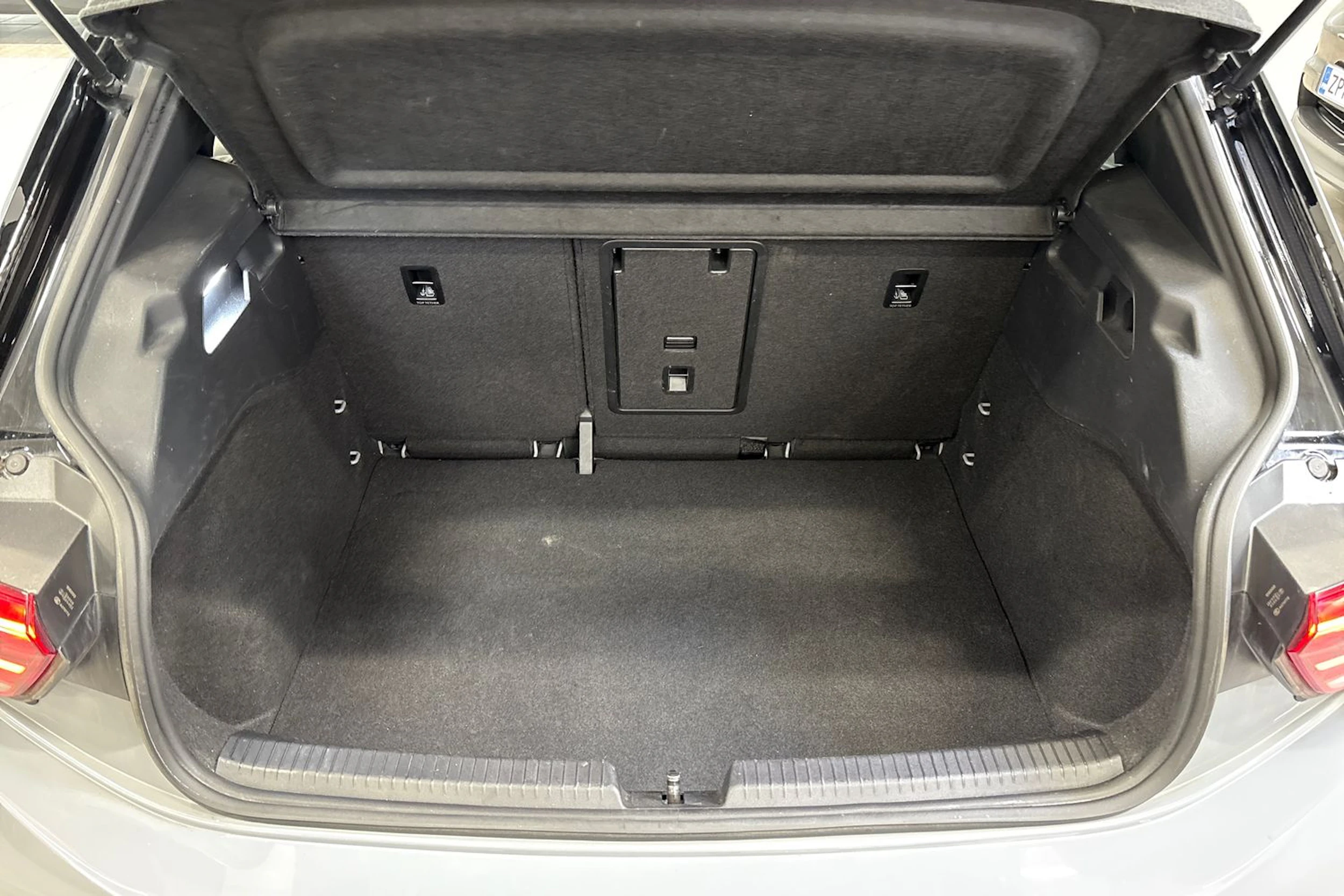 harmaa Volkswagen ID.3 2023 kuva 18.