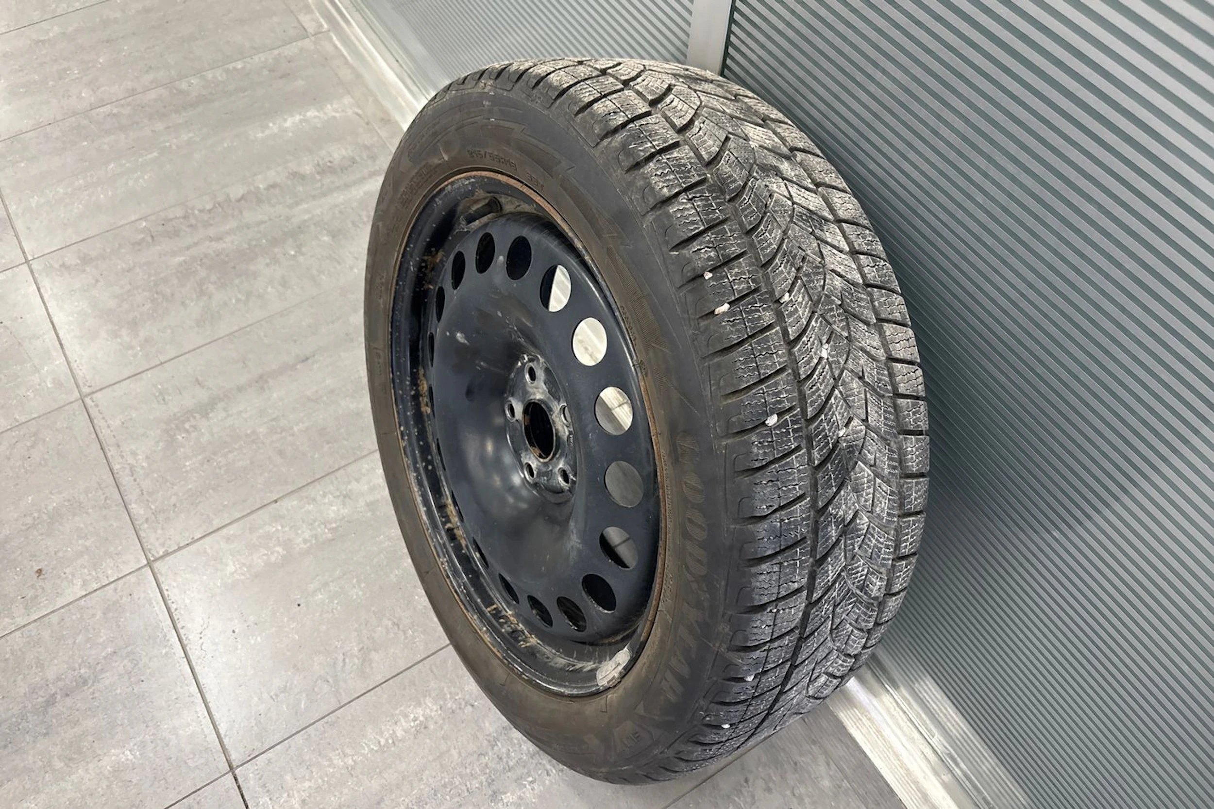 punainen Volkswagen ID.3 2023 kuva 10.