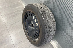 punainen Volkswagen ID.3 2023 kuva 10.