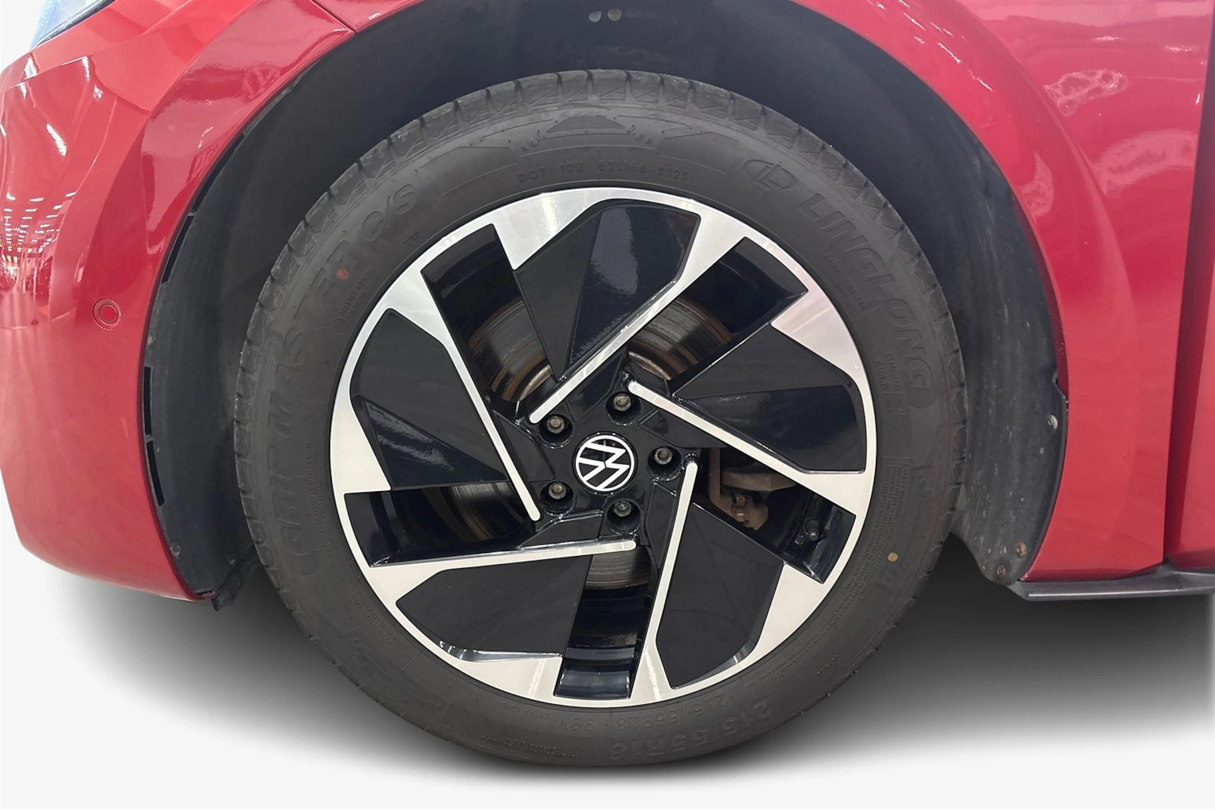 punainen Volkswagen ID.3 2023 kuva 9.