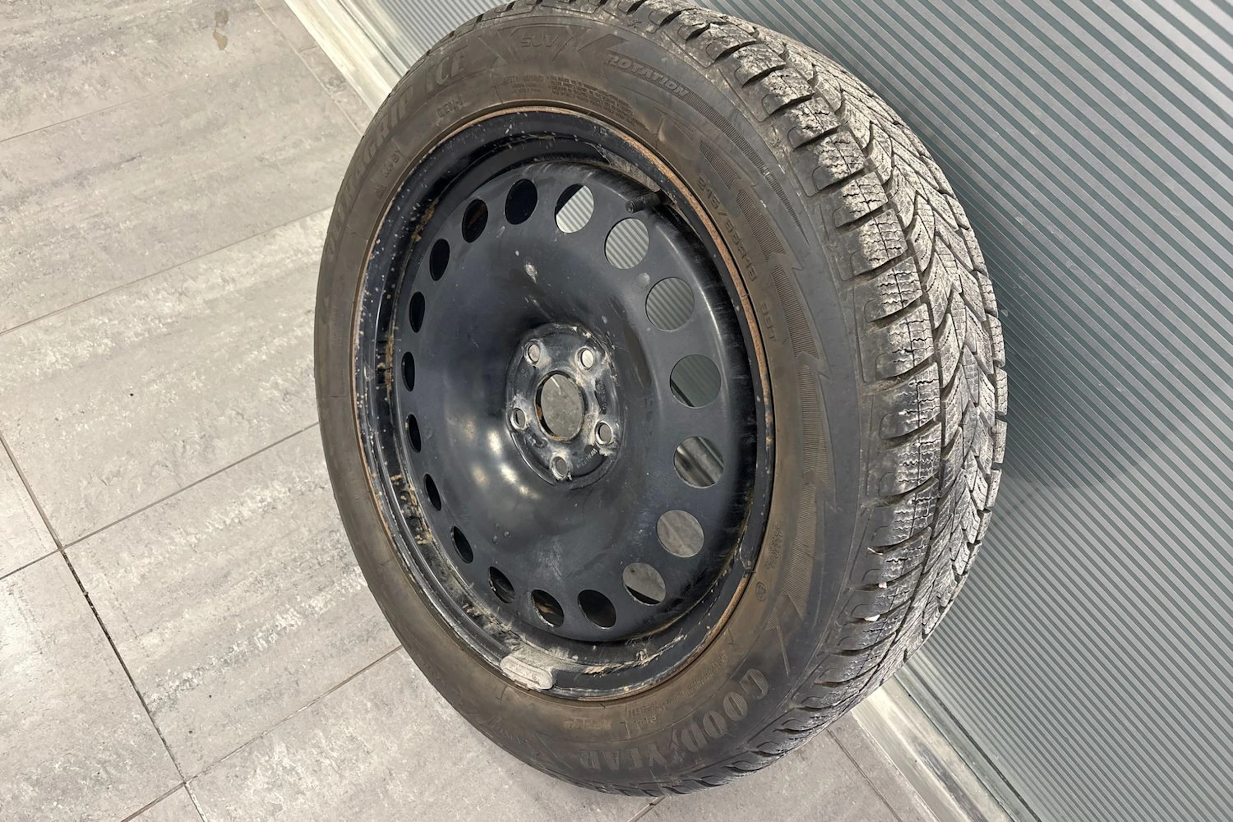 punainen Volkswagen ID.3 2023 kuva 10.
