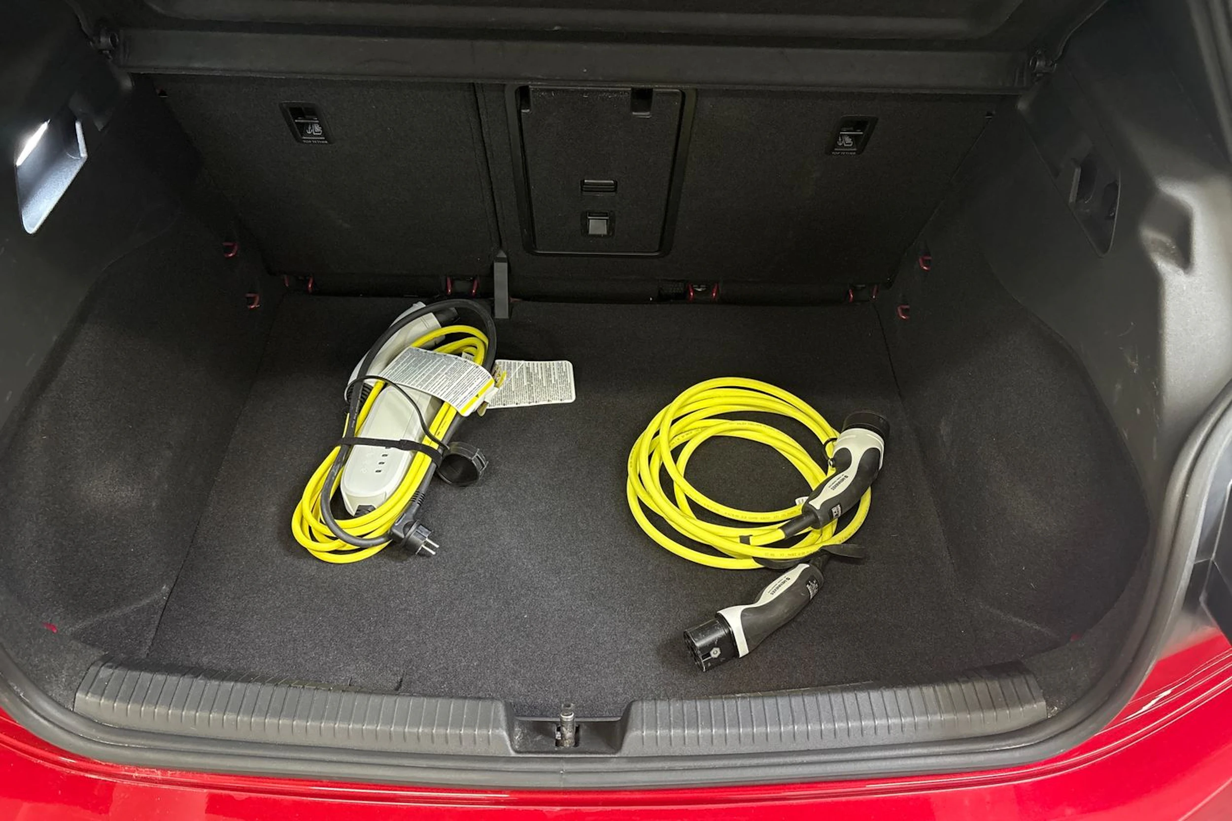 punainen Volkswagen ID.3 2023 kuva 11.