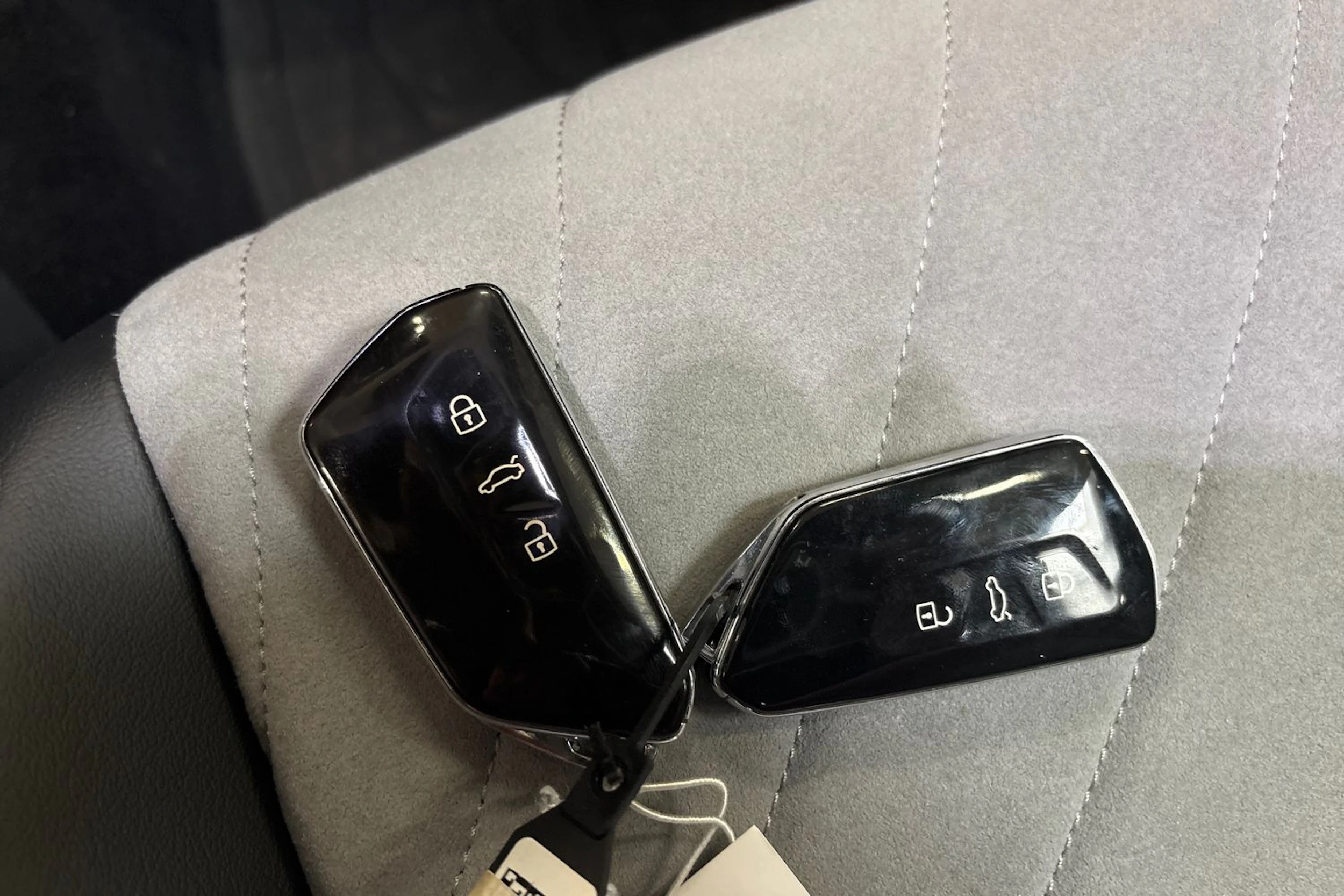 punainen Volkswagen ID.3 2023 kuva 15.