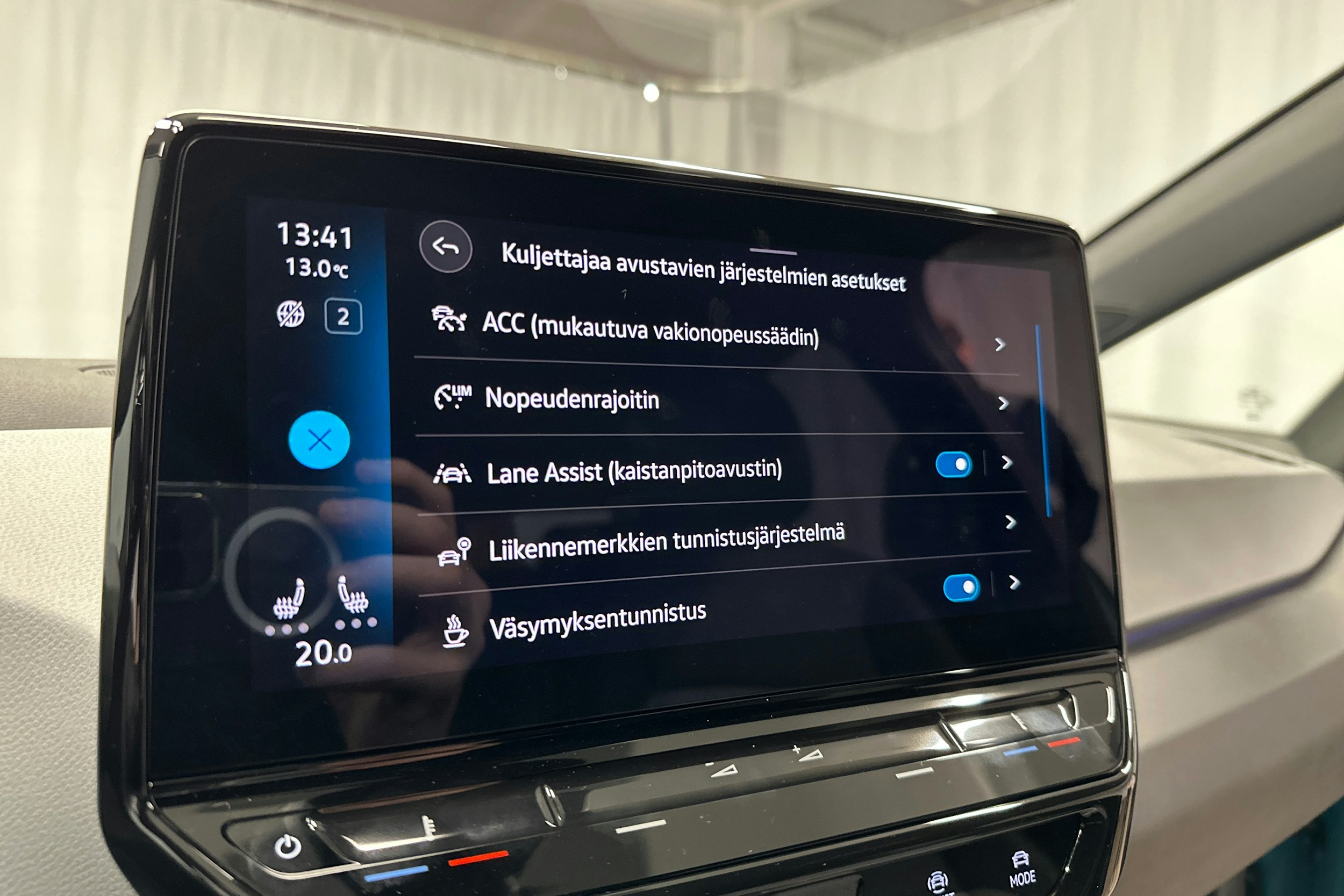 turkoosi Volkswagen ID.3 2023 kuva 23.