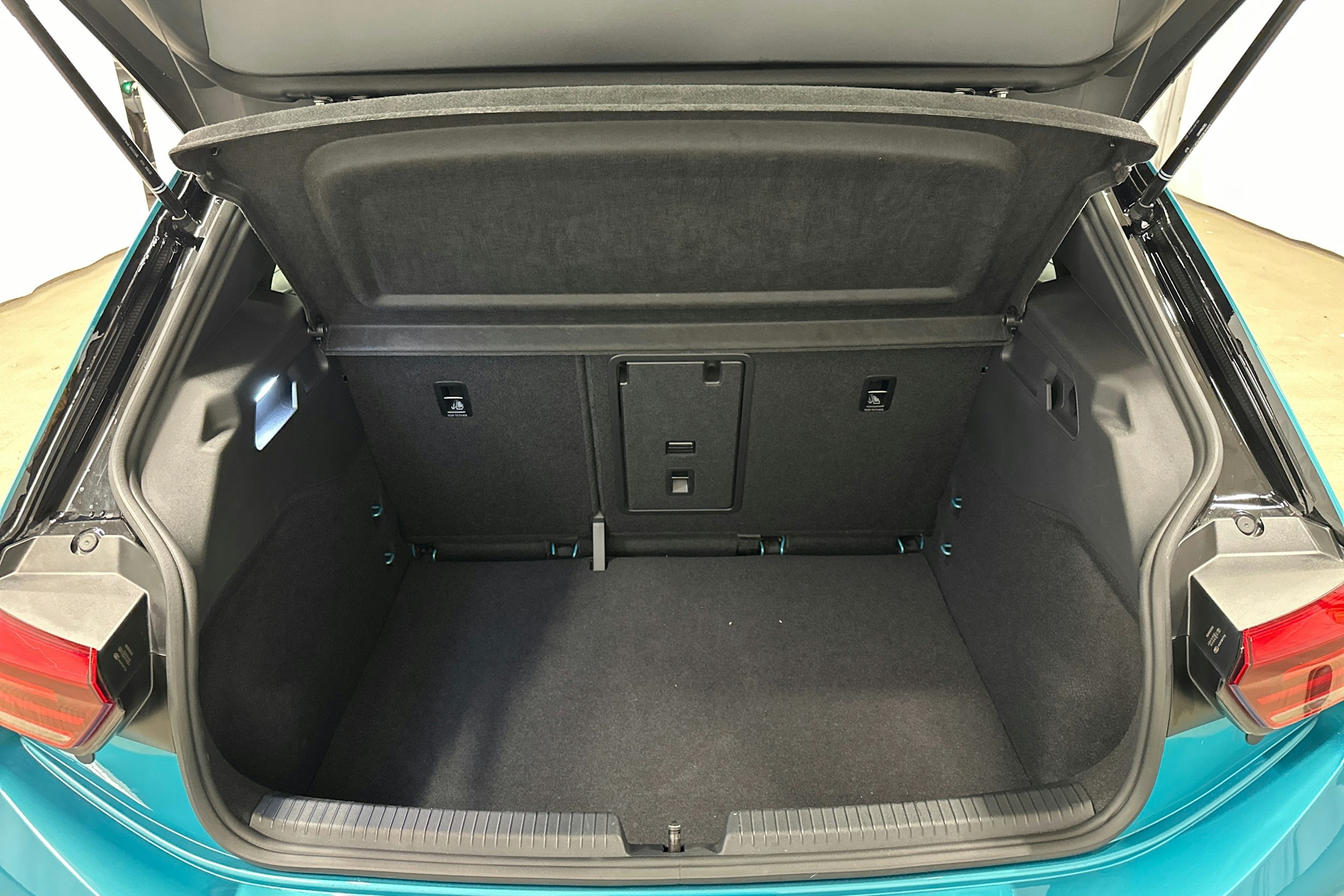 turkoosi Volkswagen ID.3 2023 kuva 25.