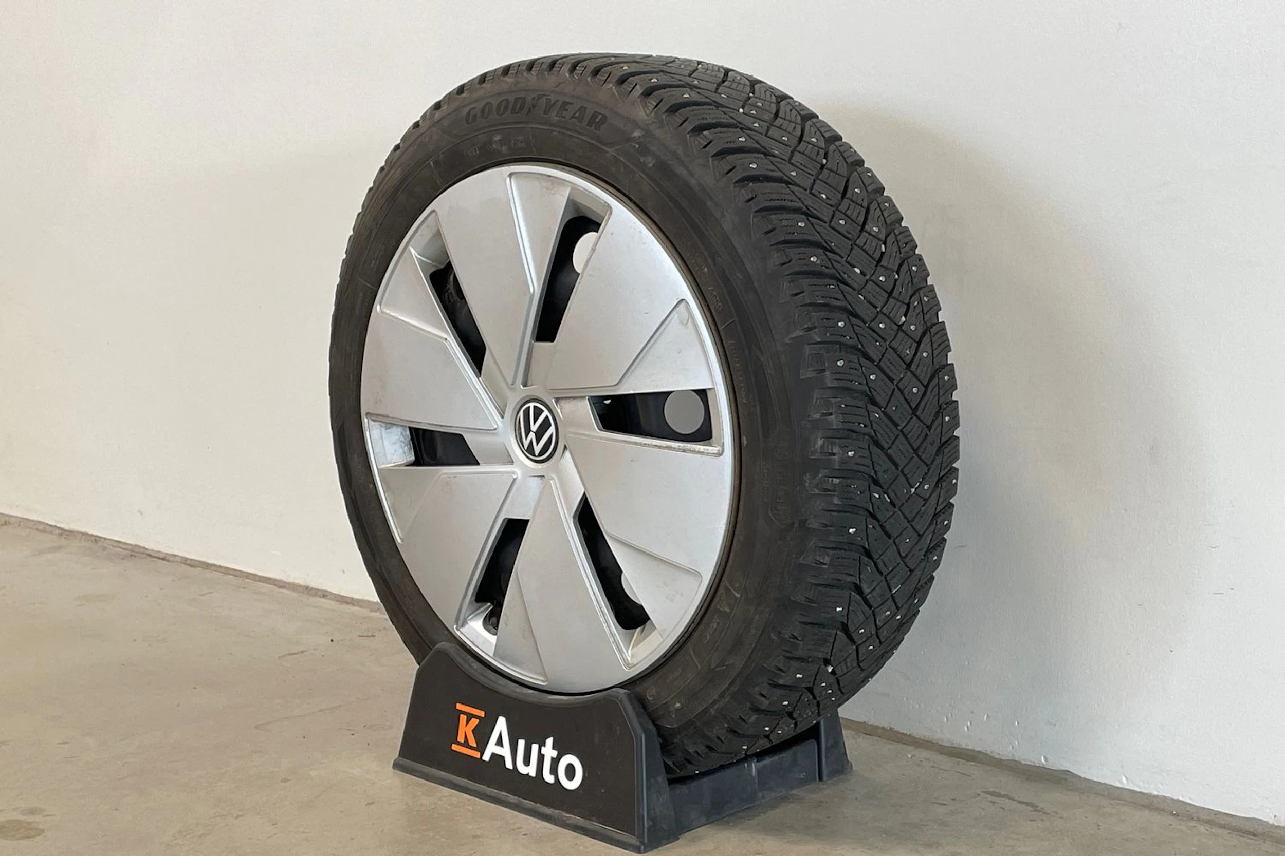 harmaa Volkswagen ID.3 2023 kuva 10.