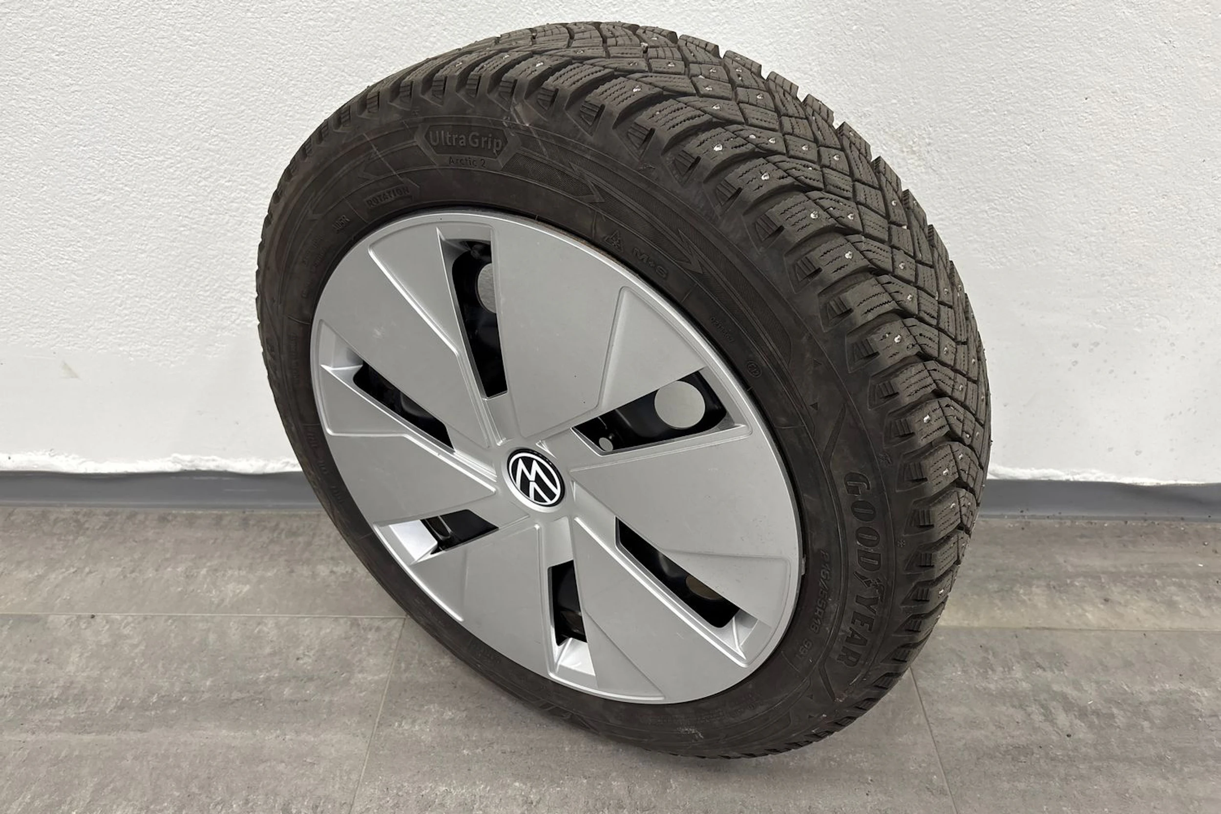 valkoinen Volkswagen ID.3 2023 kuva 13.