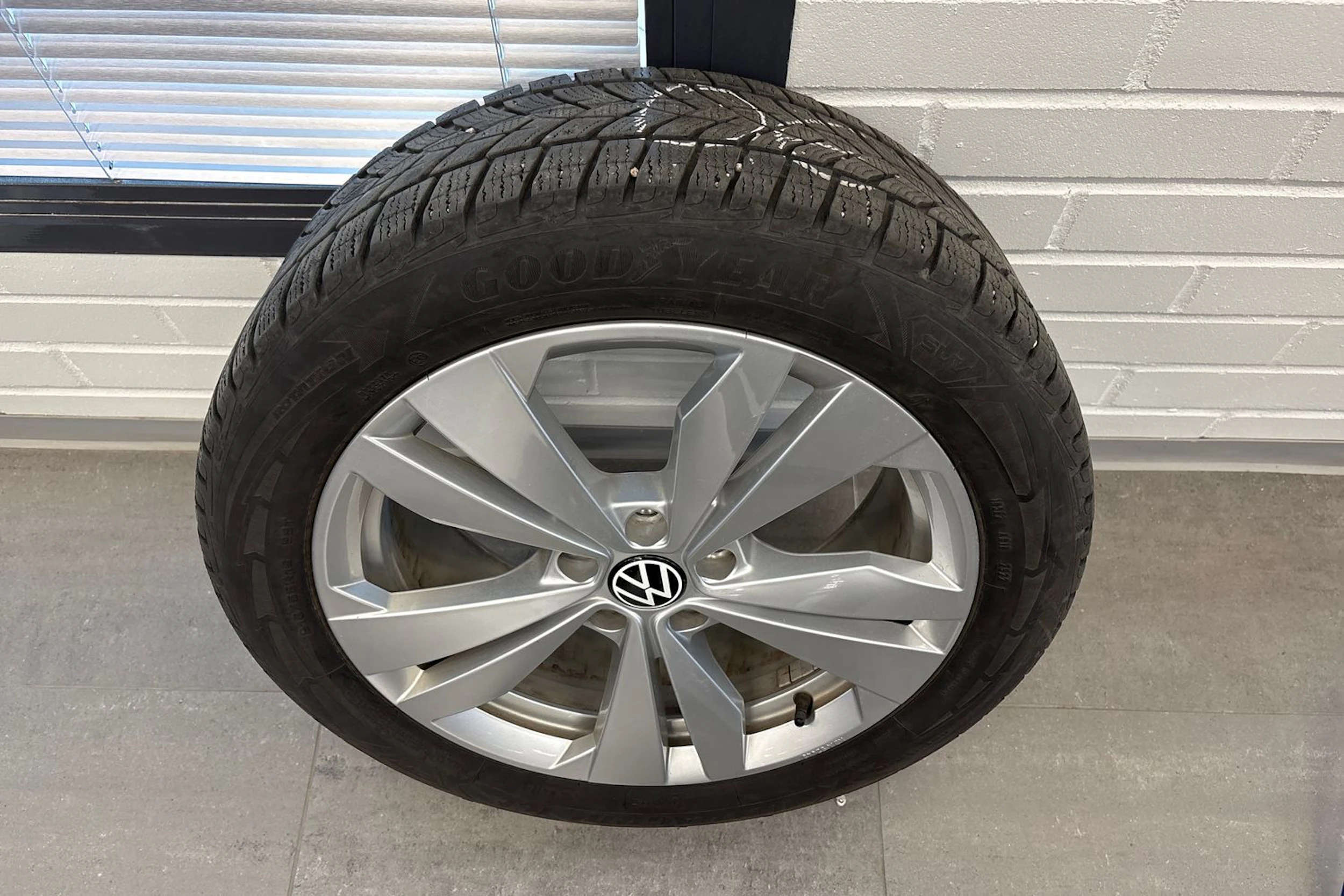 valkoinen Volkswagen ID.3 2023 kuva 10.
