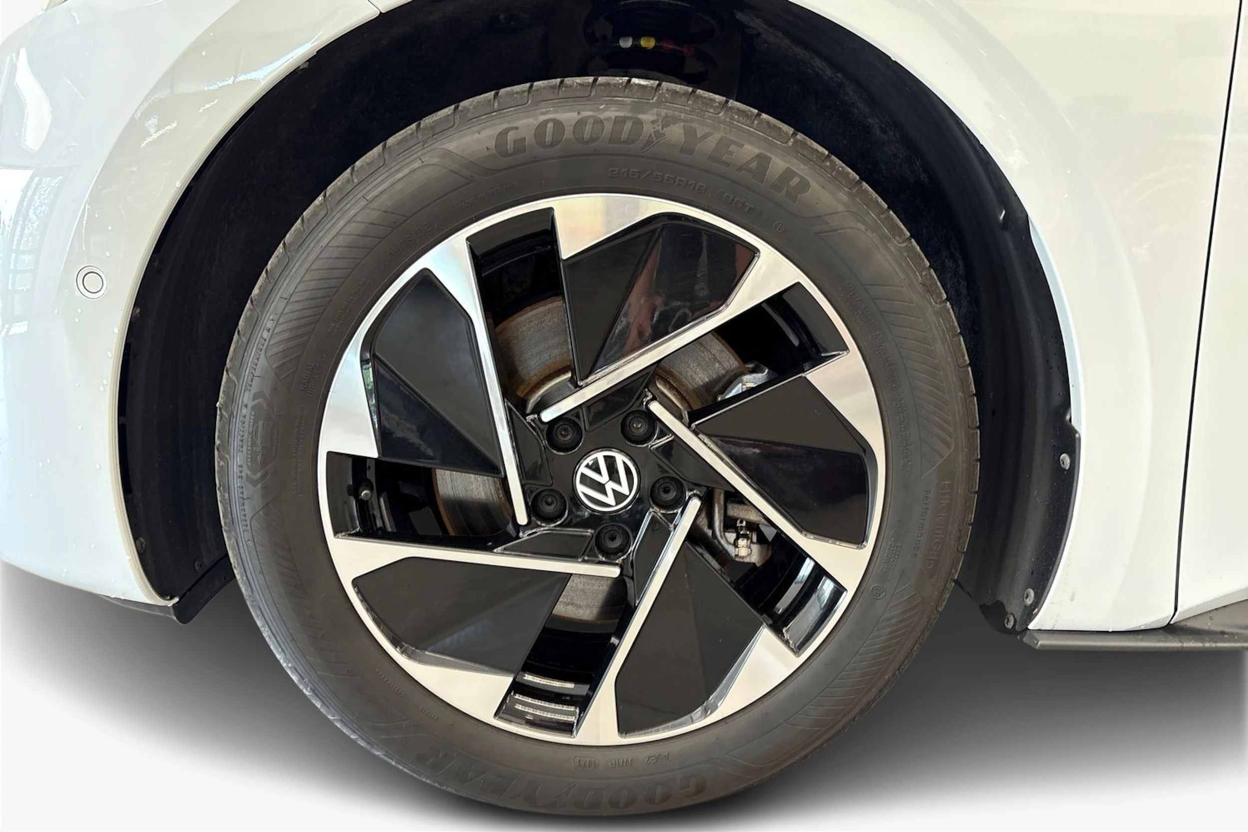 valkoinen Volkswagen ID.3 2023 kuva 9.