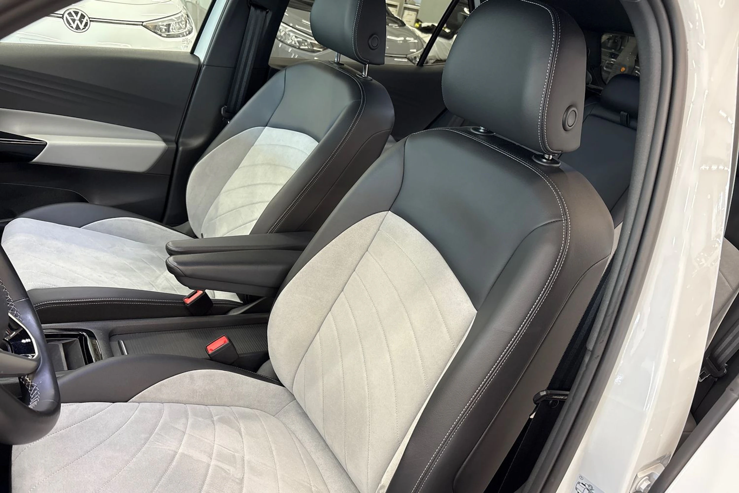 valkoinen Volkswagen ID.3 2023 kuva 11.