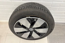 sininen Volkswagen ID.3 2023 kuva 10.