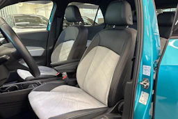 sininen Volkswagen ID.3 2023 kuva 11.