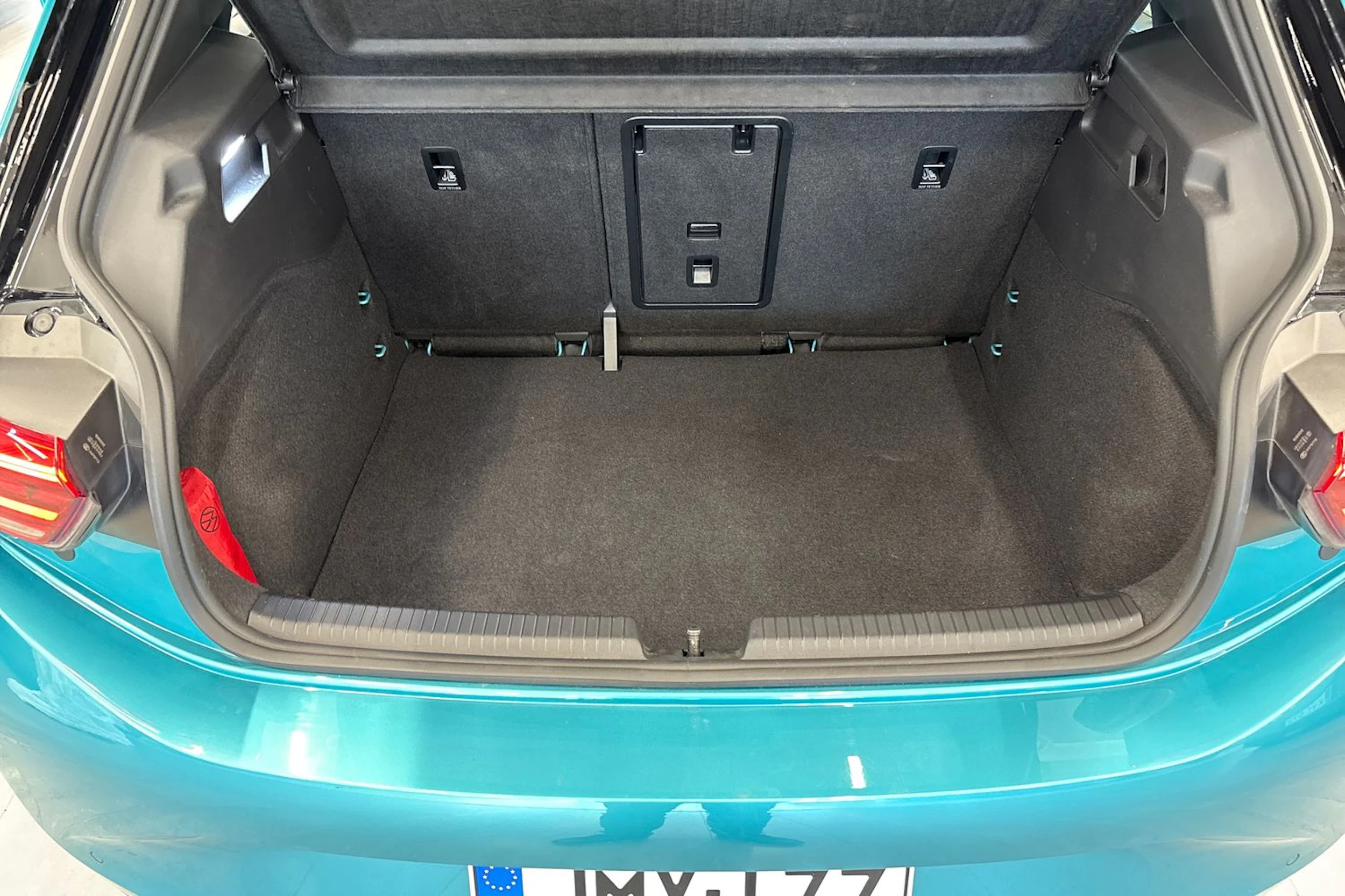 sininen Volkswagen ID.3 2023 kuva 15.